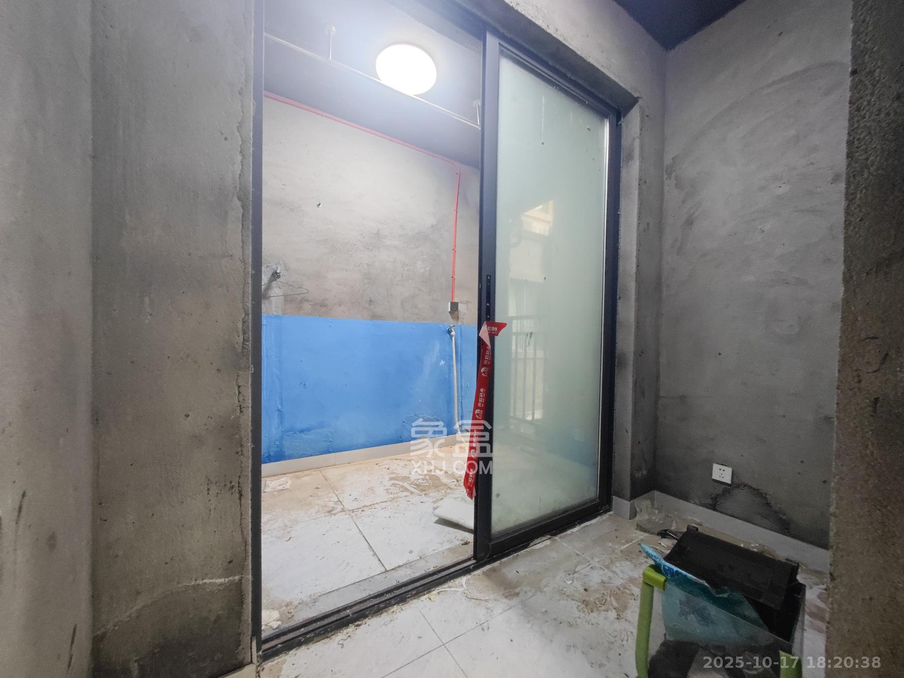 西湖鸿运佳苑 3室2厅2卫 68.0万 西湖鸿运佳苑 3室2厅2卫 68.0万卧室