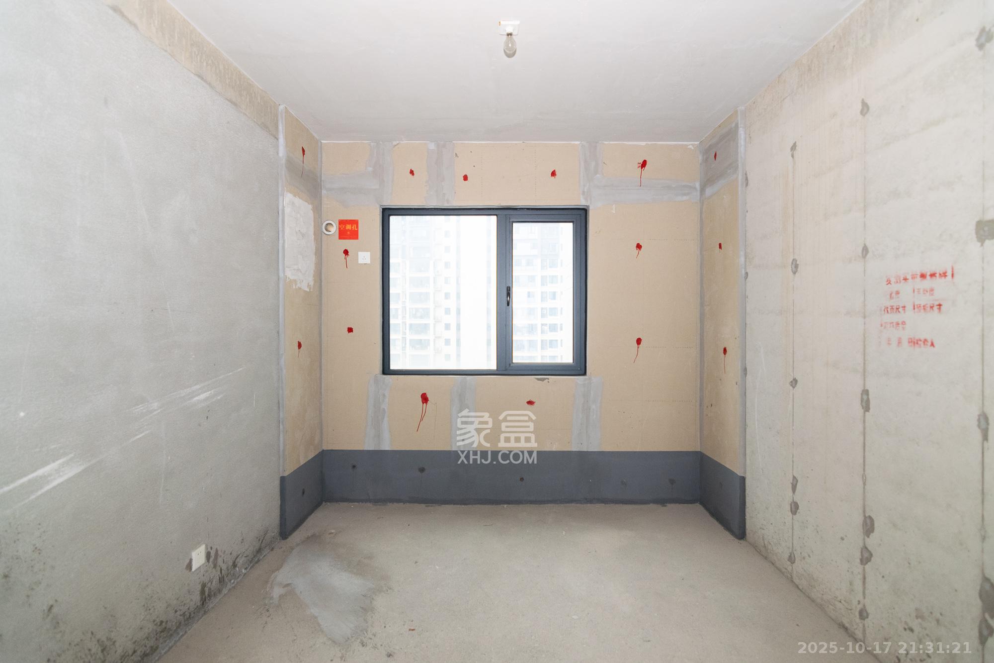 中粮鸿云 5室2厅2卫 89.0万 中粮鸿云 5室2厅2卫 89.0万卧室