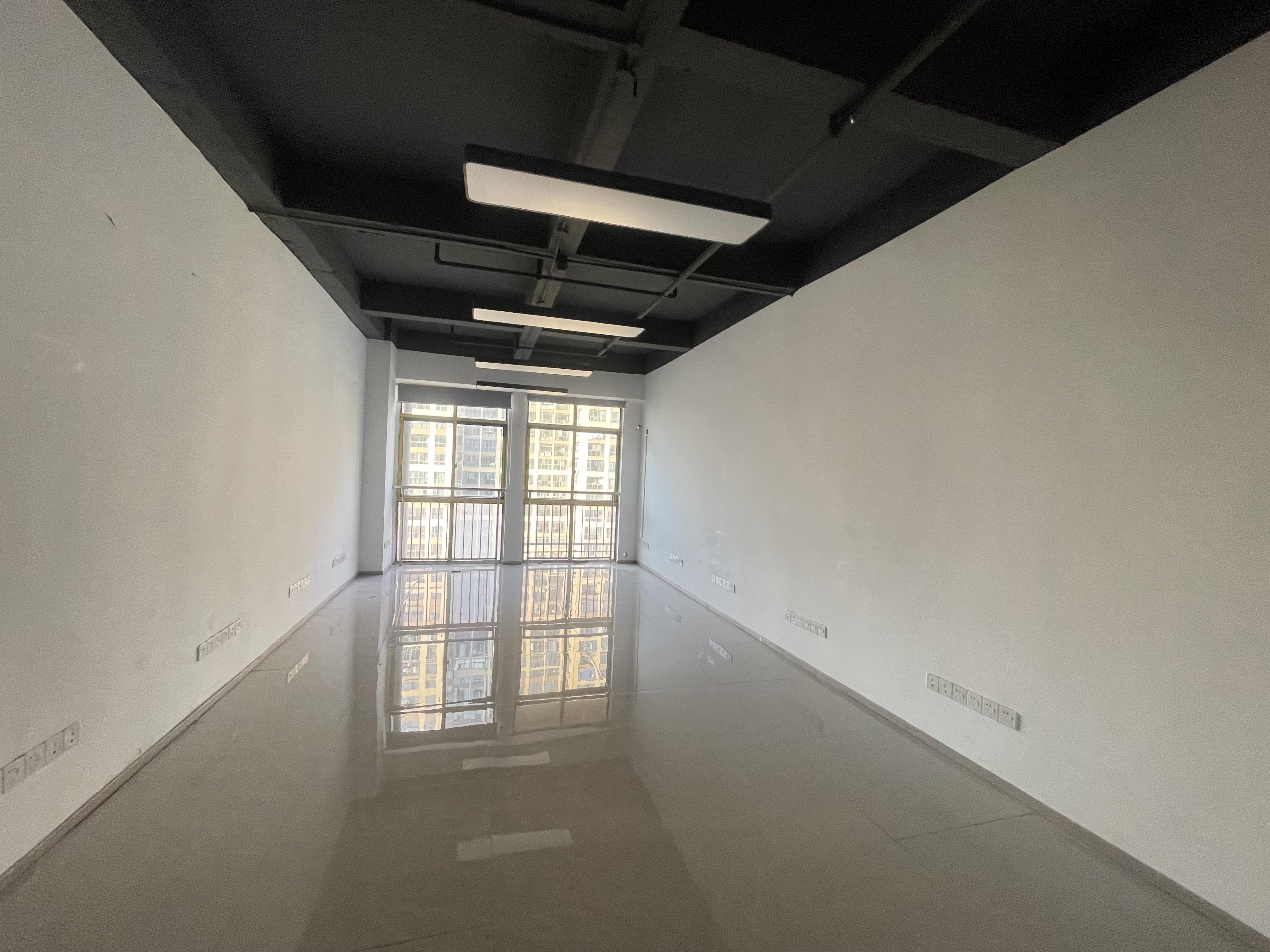 融冠亲城50写字楼 1室0厅0卫 2200.0元/月 融冠亲城50写字楼 1室0厅0卫 2200.0元/月室内图