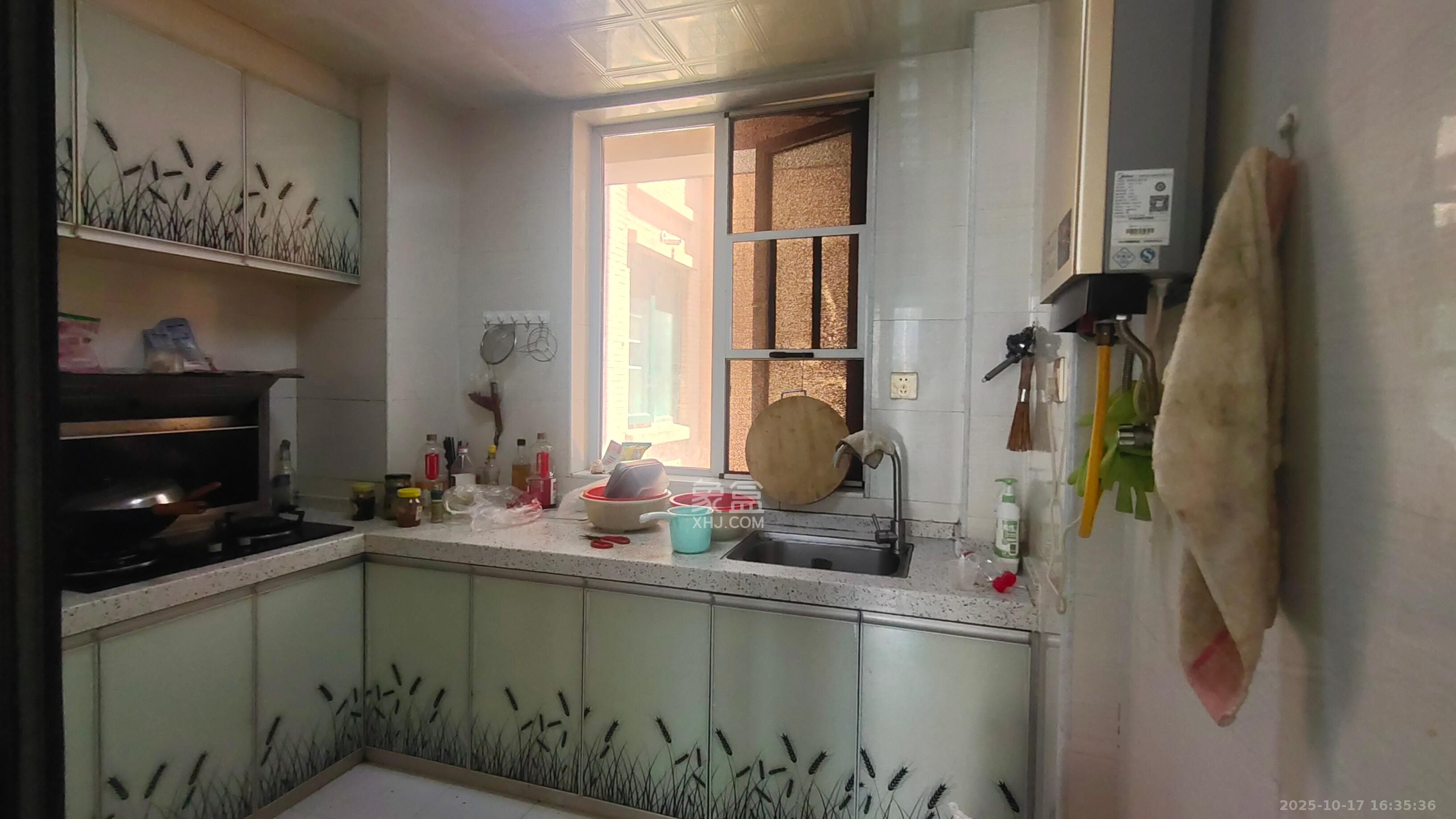 丽发新城  3室2厅2卫    2200.0元/月室内图