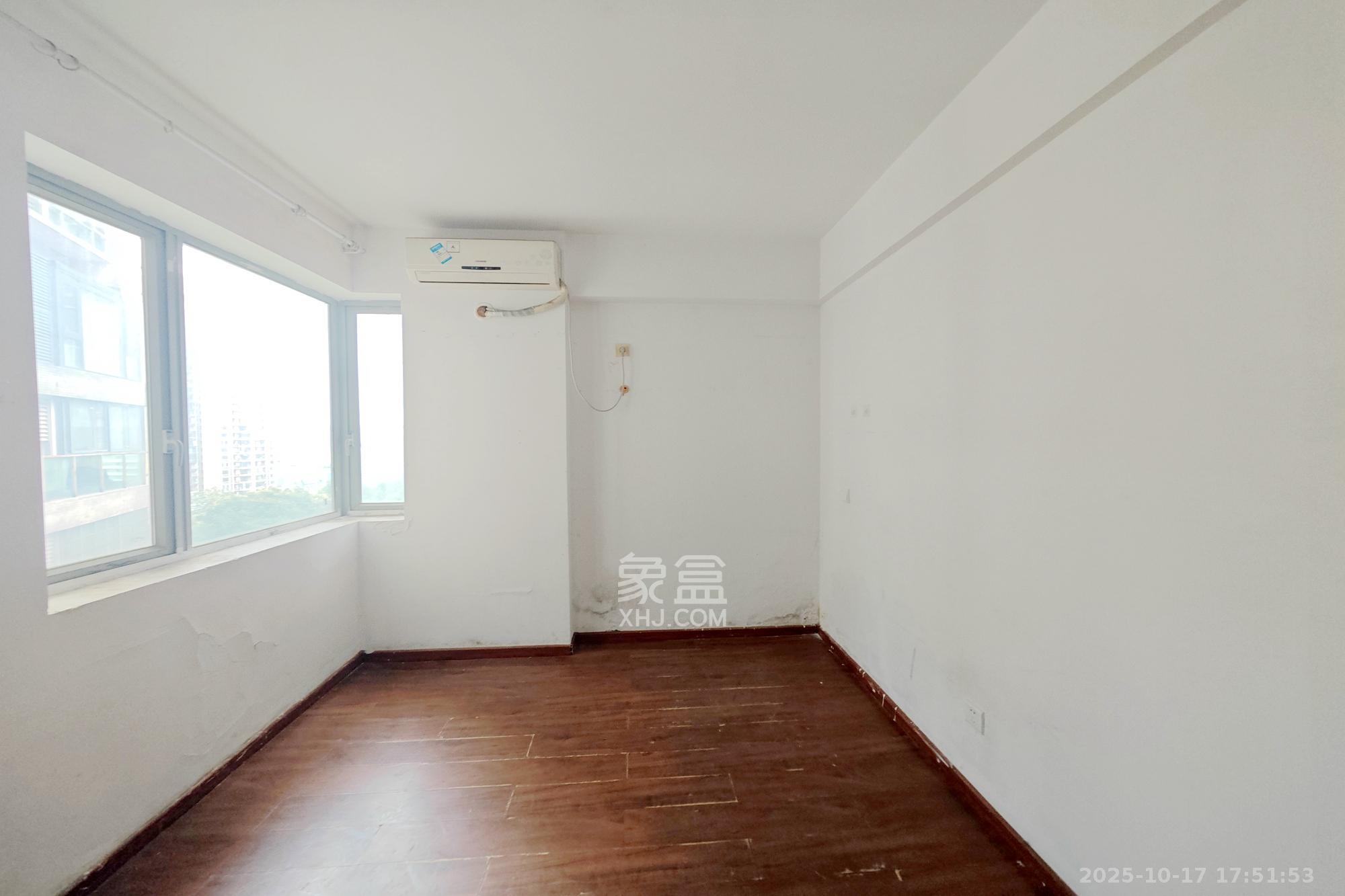 新城新世界一二三期  3室2厅2卫    110.0万卧室