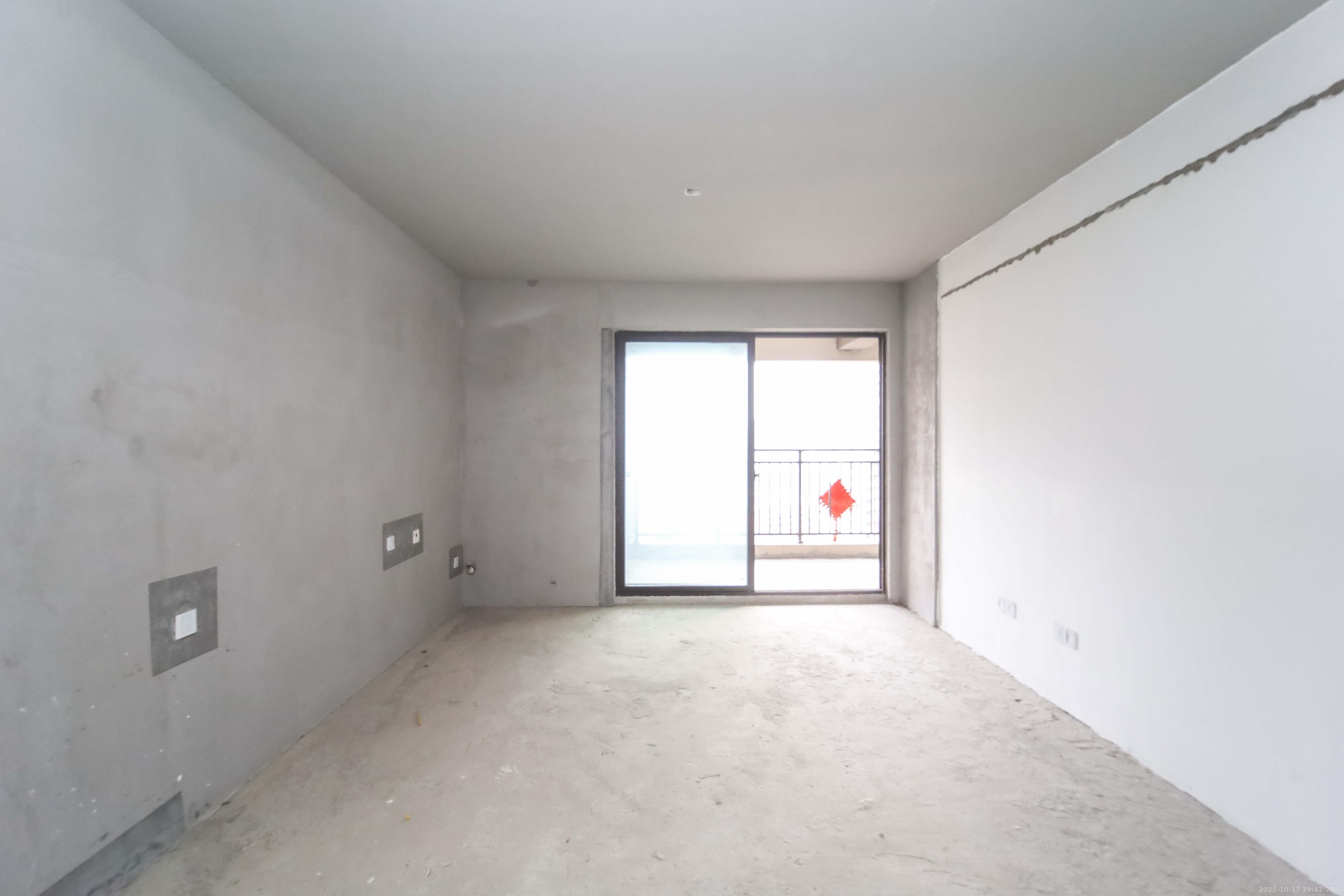 德奥悦东方  4室2厅2卫    150.0万客厅