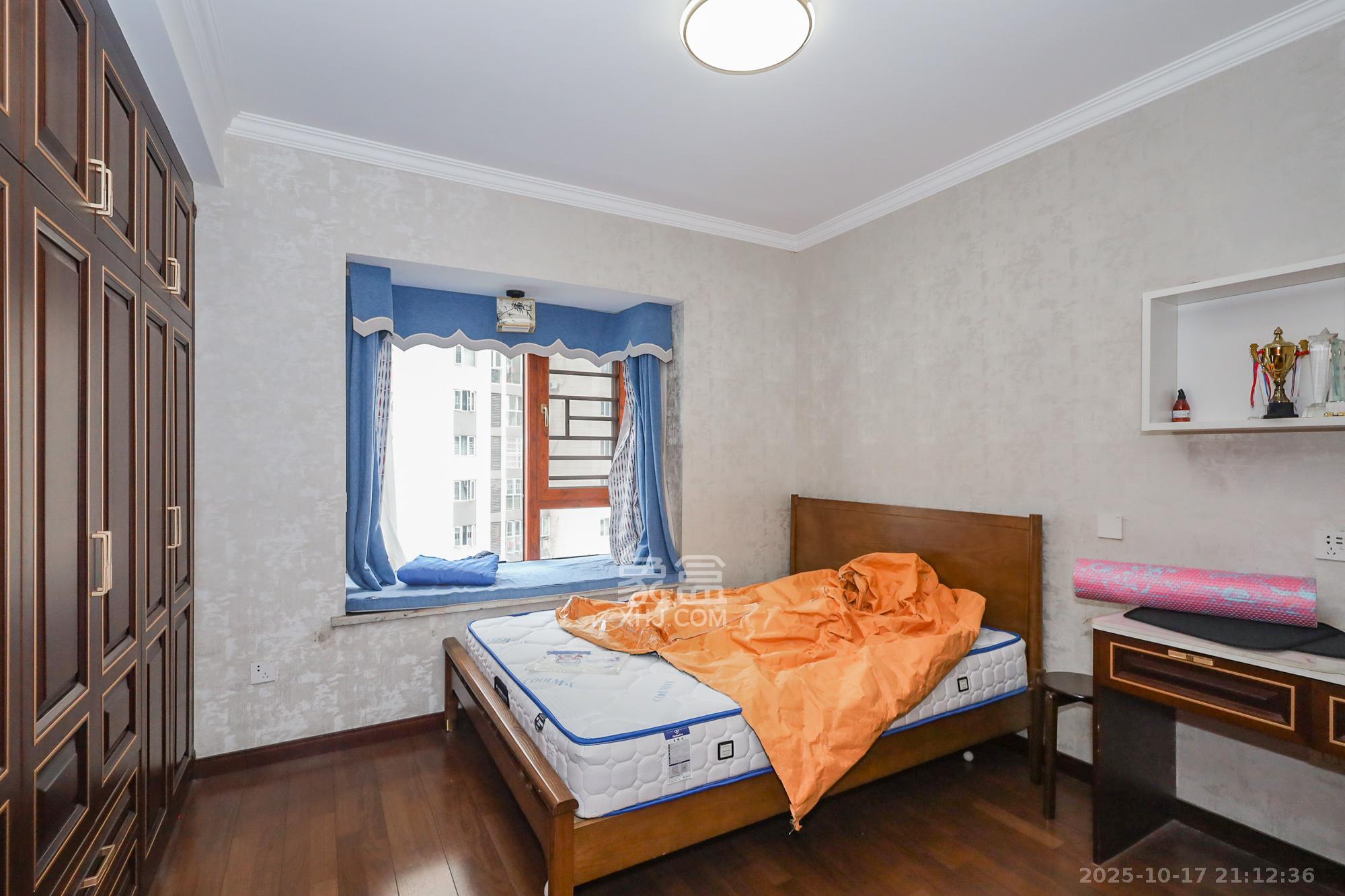 芙蓉别墅山庄（嘉湘华庭）  4室2厅2卫    208.0万卧室