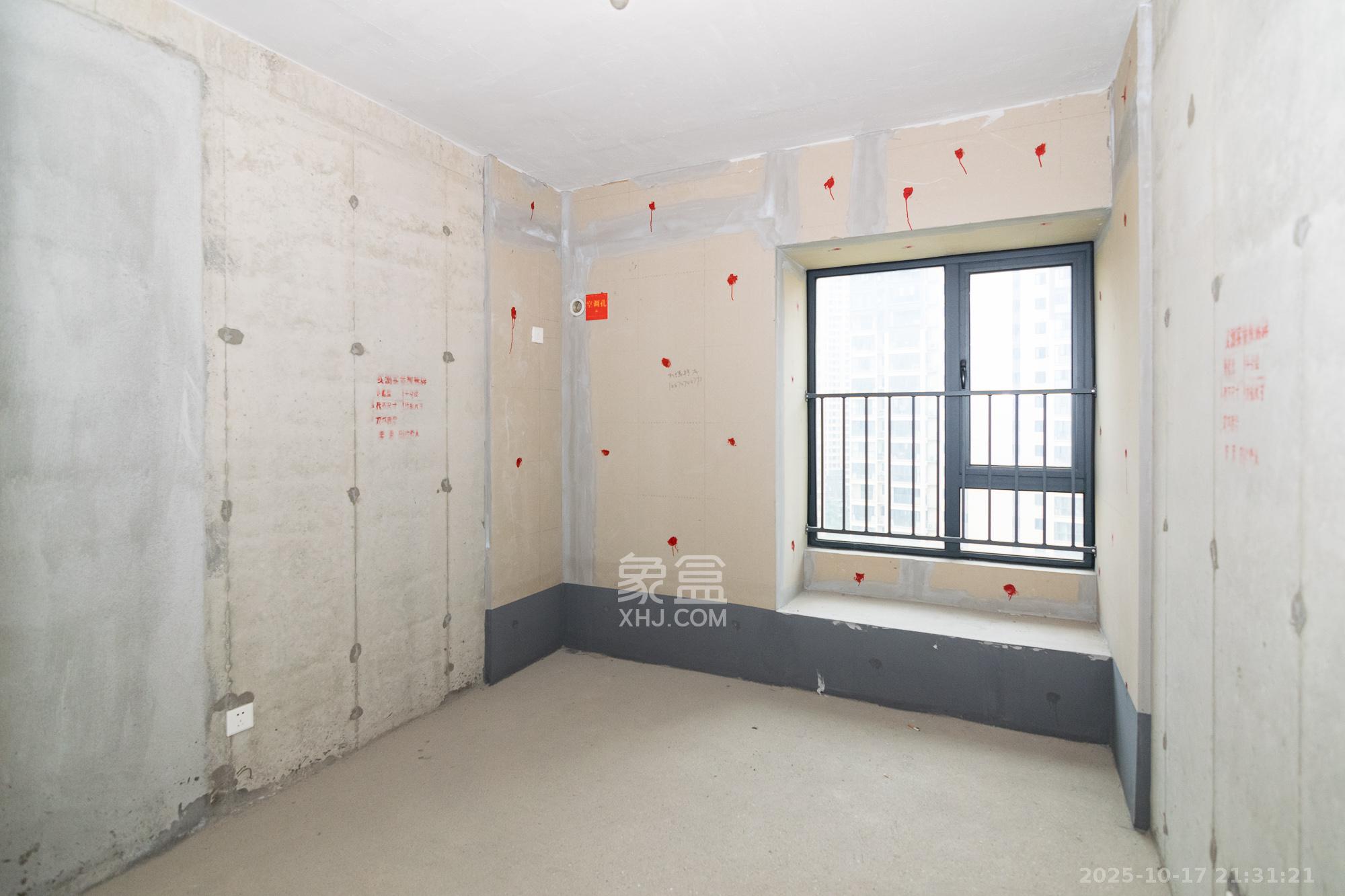 中粮鸿云 5室2厅2卫 89.0万 中粮鸿云 5室2厅2卫 89.0万卧室