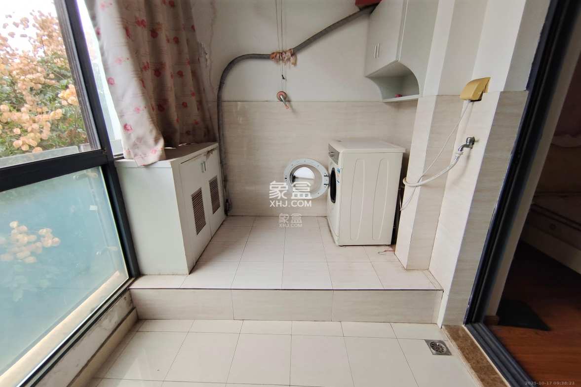 阳光100三期  1室1厅1卫    1800.0元/月 阳光100三期  1室1厅1卫    1800.0元/月室内图