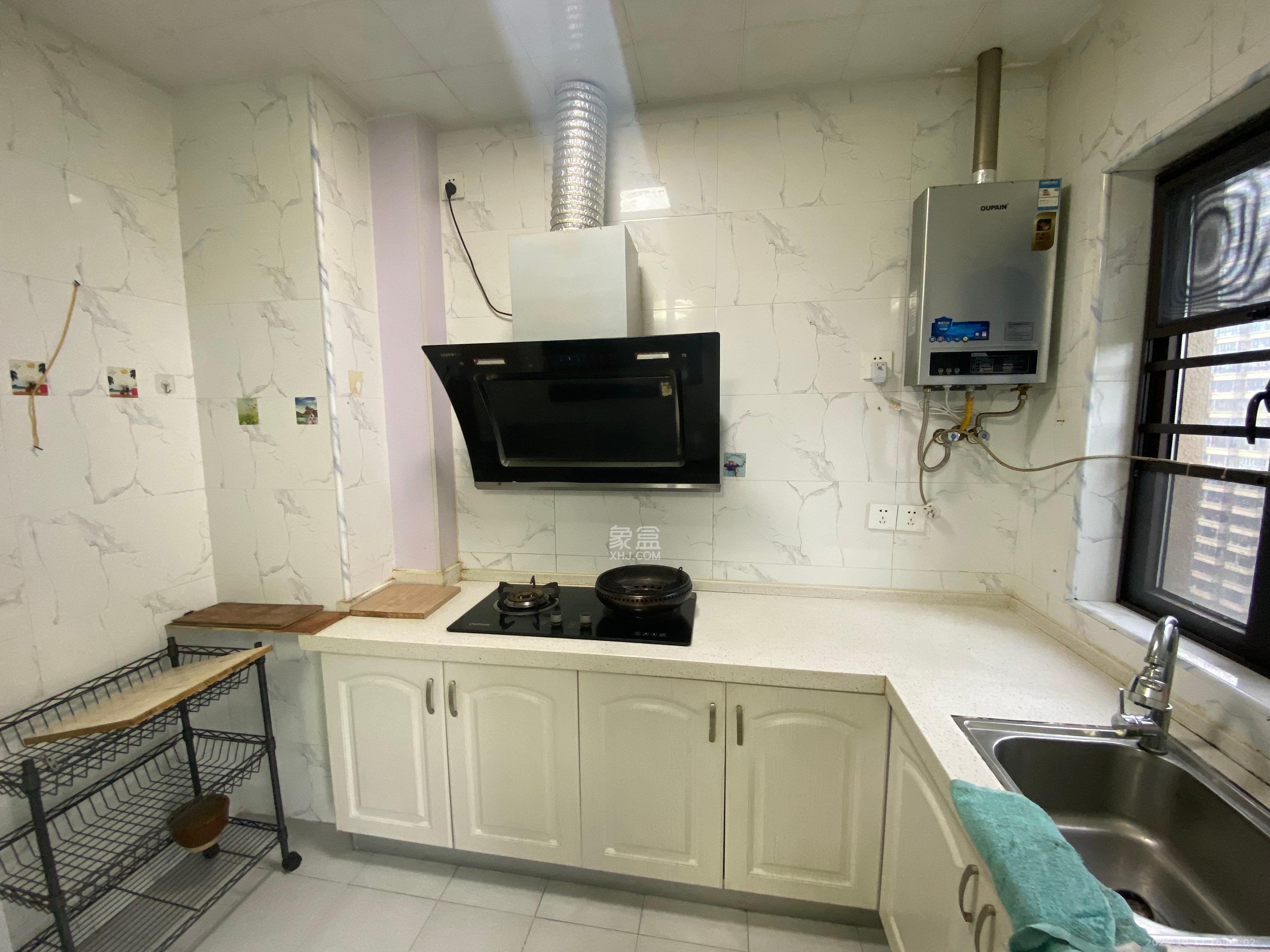 山语城三期  3室2厅2卫    2200.0元/月室内图