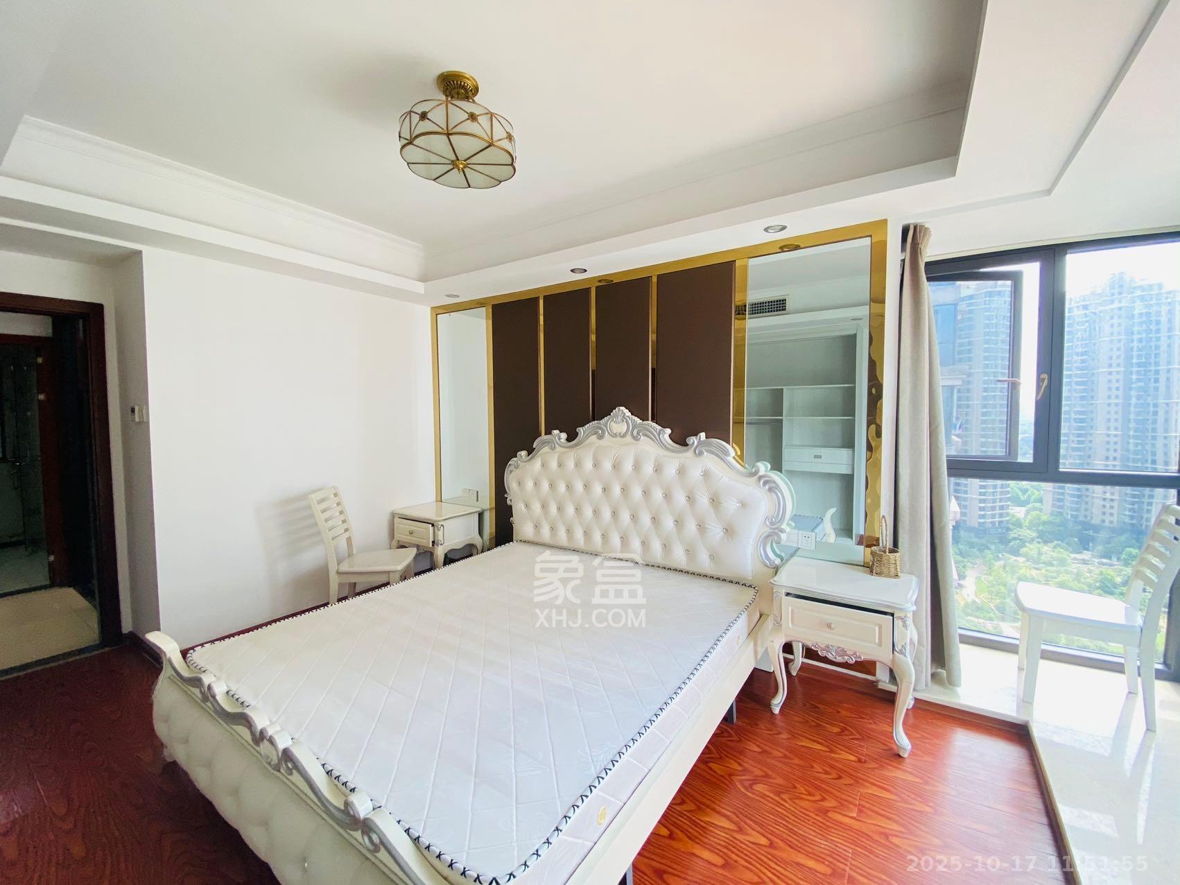 海洋半岛(月珑湾)  3室2厅1卫    2600.0元/月 海洋半岛(月珑湾)  3室2厅1卫    2600.0元/月室内图