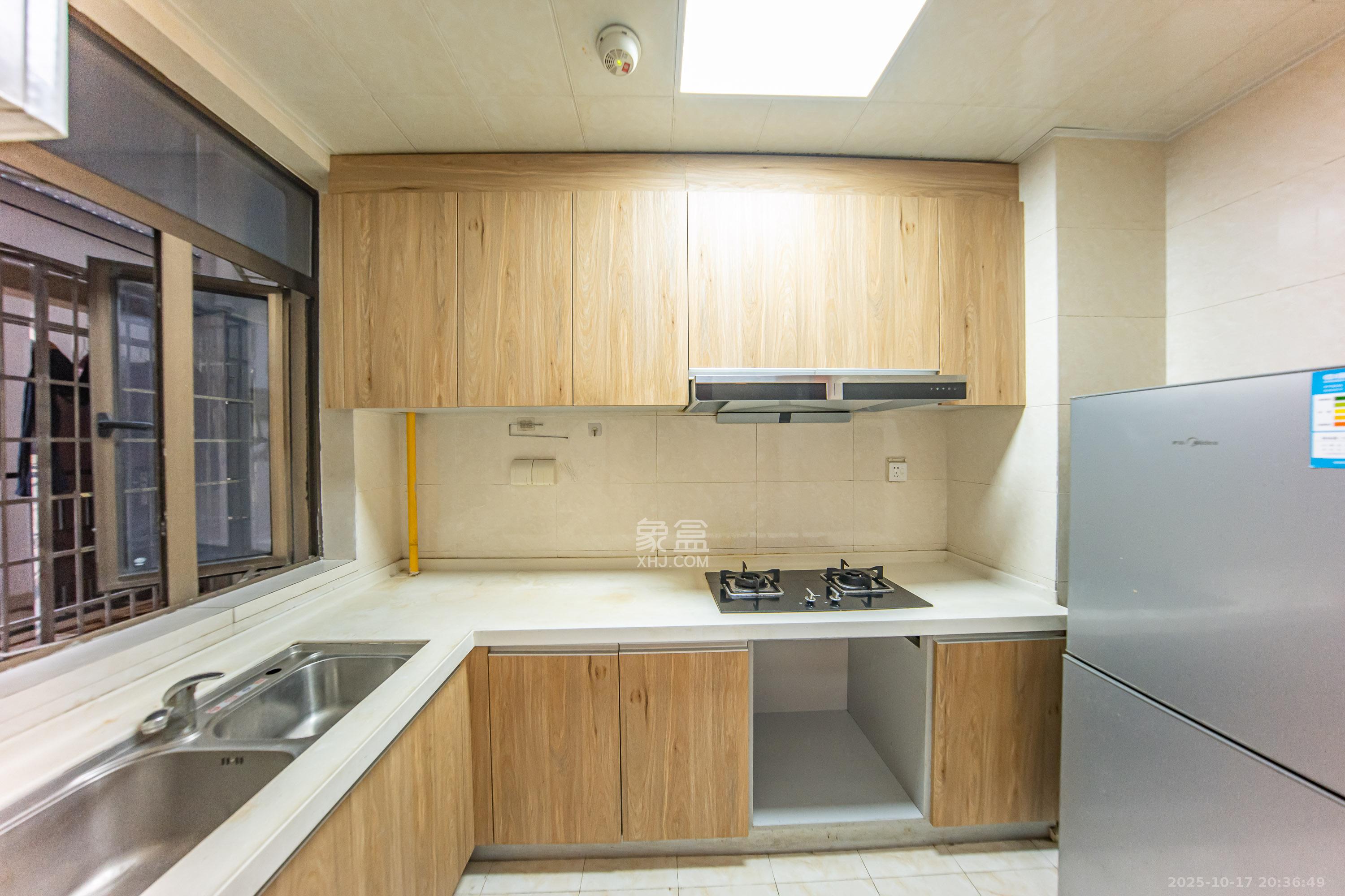 江山帝景哈佛  3室2厅1卫    90.0万厨房