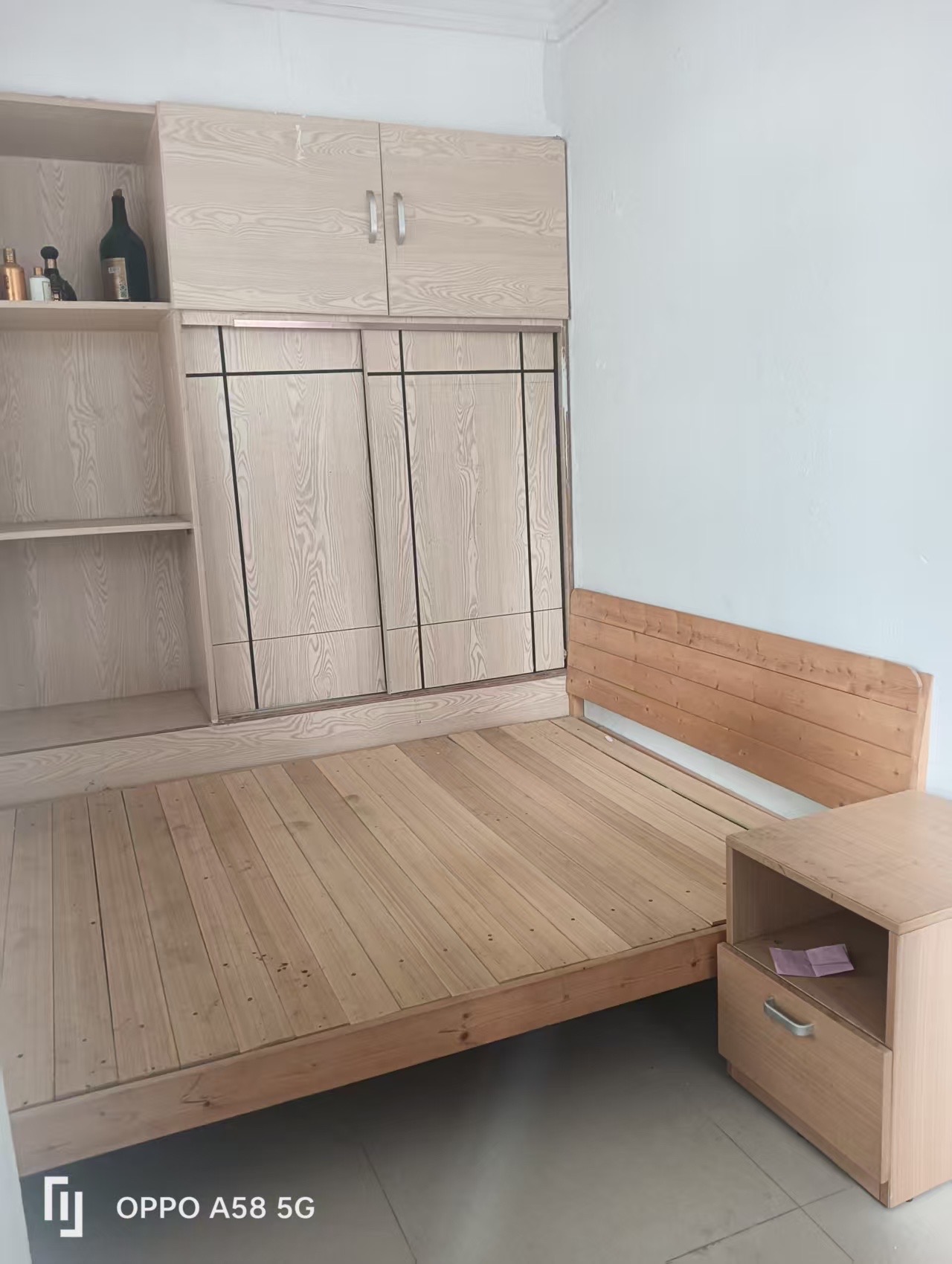 湖景公寓  2室1厅1卫    1300.0元/月室内图