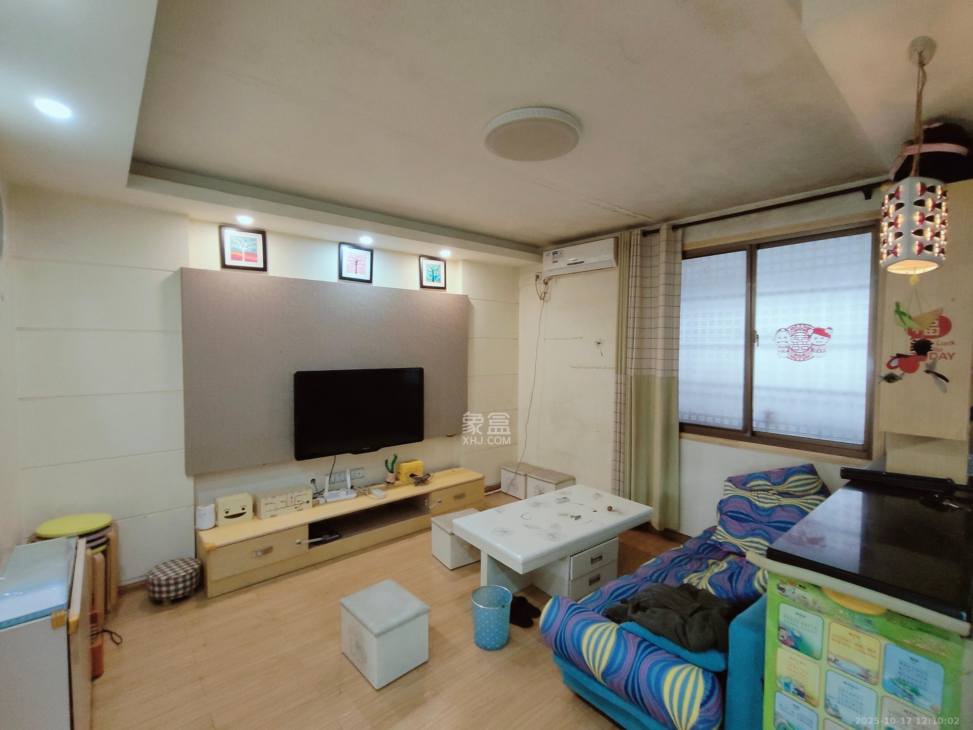 向东南社区  2室1厅1卫    1600.0元/月