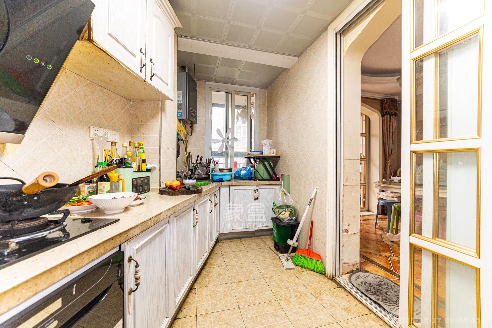 筑梦佳园  4室2厅2卫    99.8万厨房