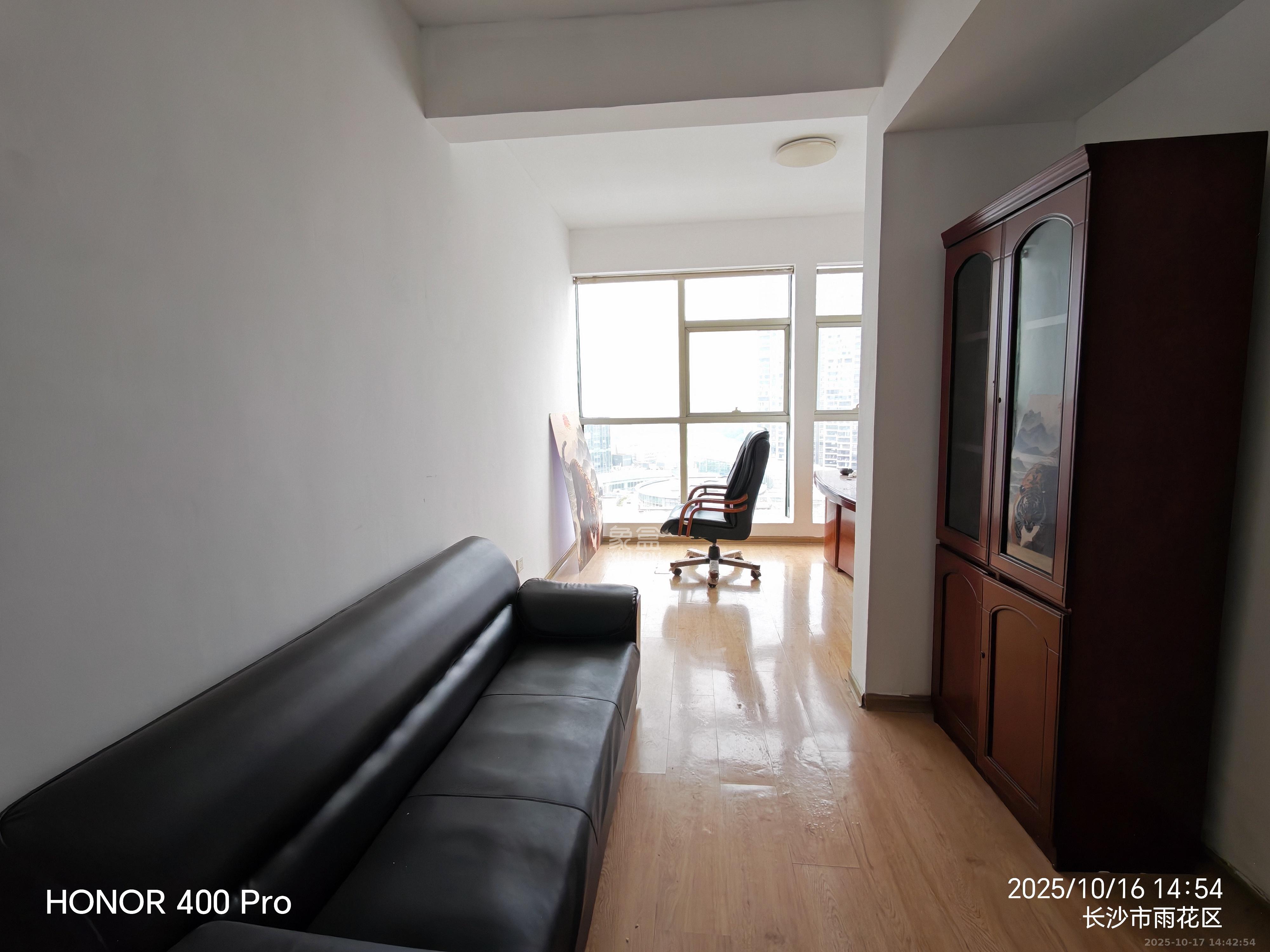 红星国际星城  3室1厅1卫    2600.0元/月室内图