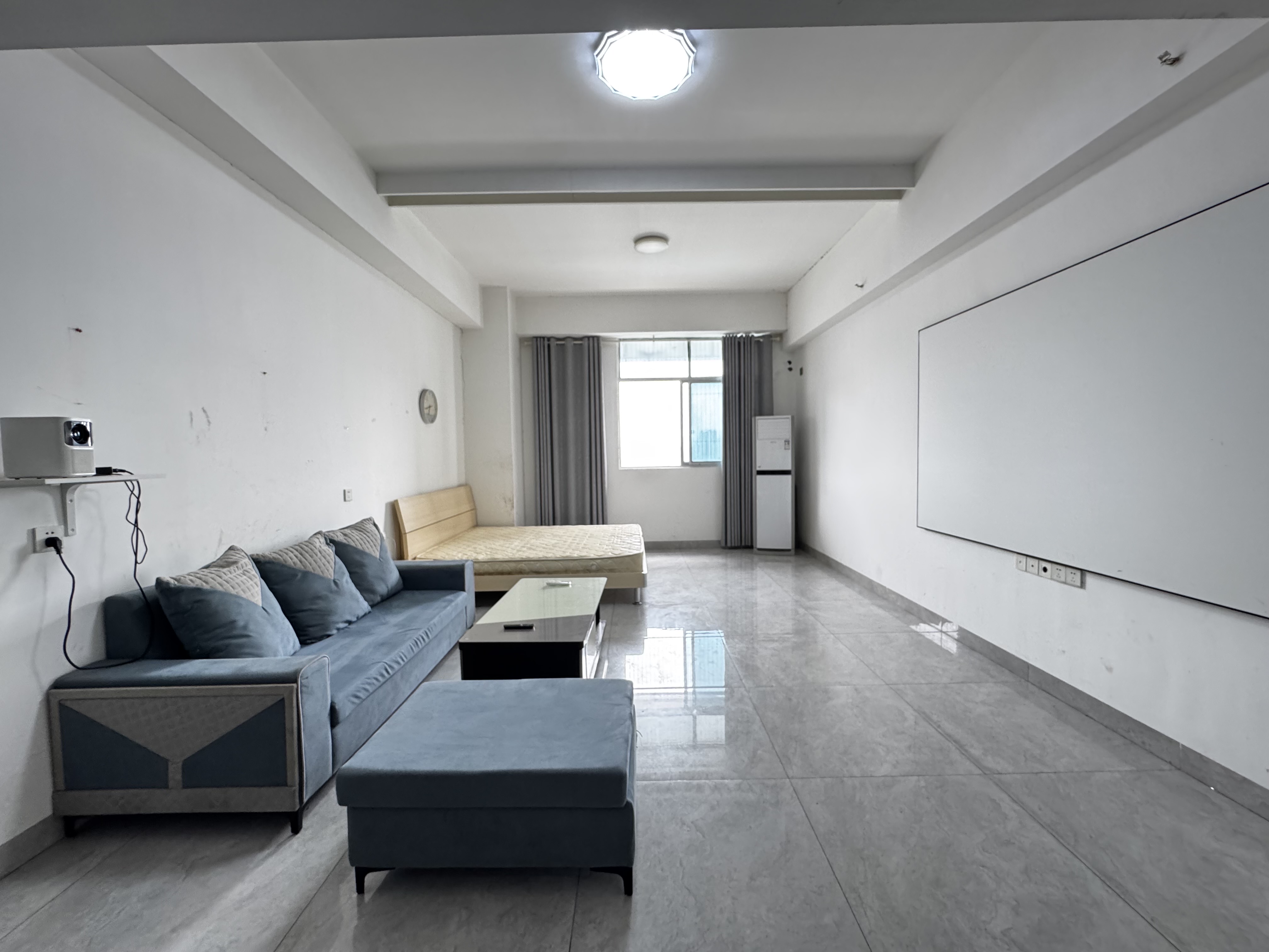 华南城市广场  1室0厅0卫    1600.0元/月