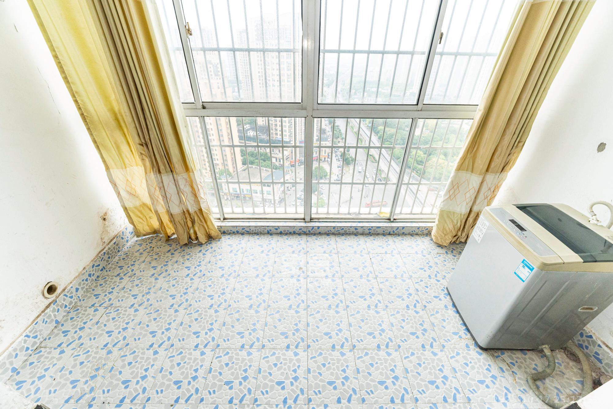 增辉凯旋帝景 2室2厅1卫 35.8万 增辉凯旋帝景 2室2厅1卫 35.8万阳台