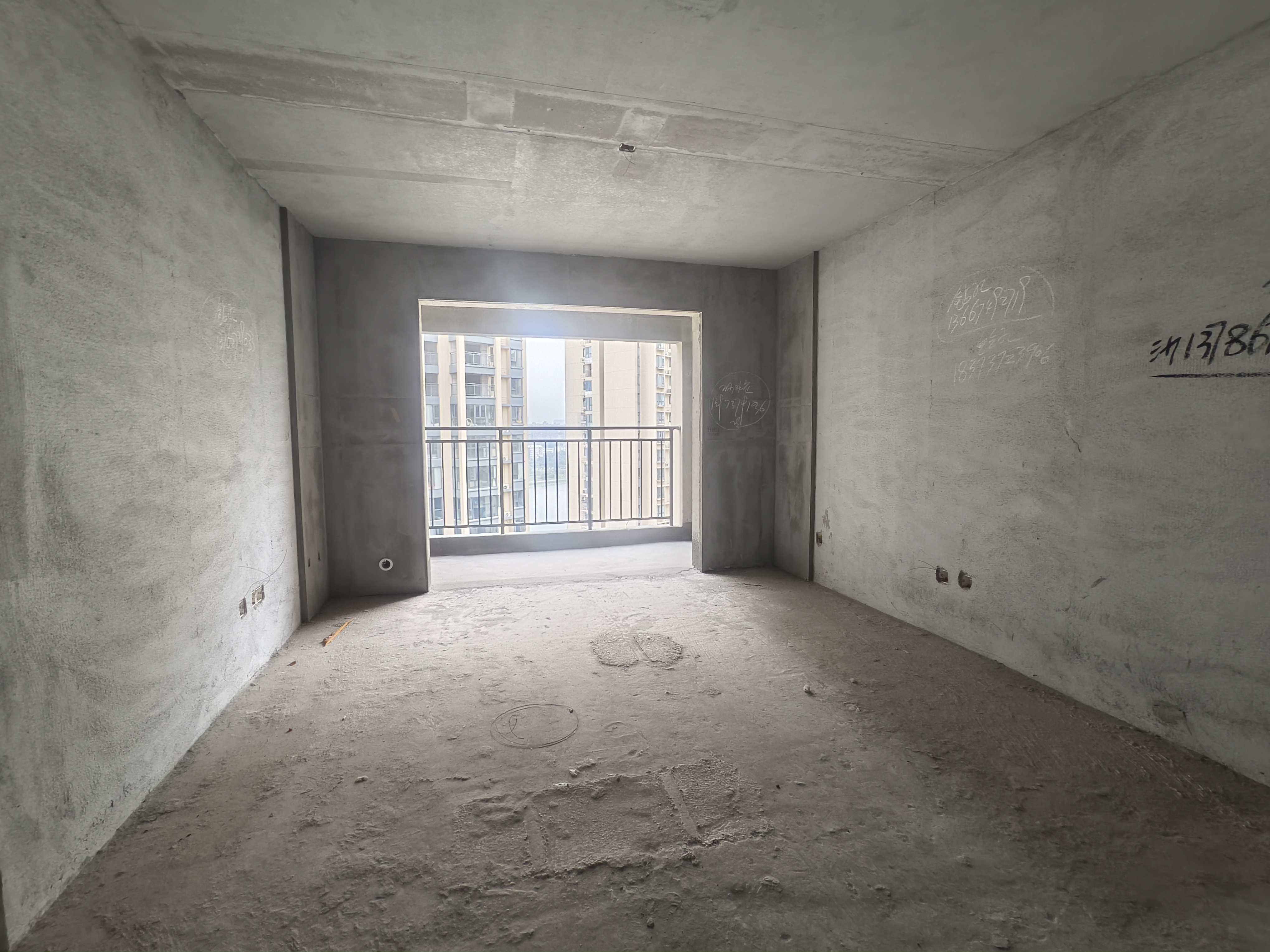 大汉资江城 3室2厅2卫 57.8万 大汉资江城 3室2厅2卫 57.8万客厅