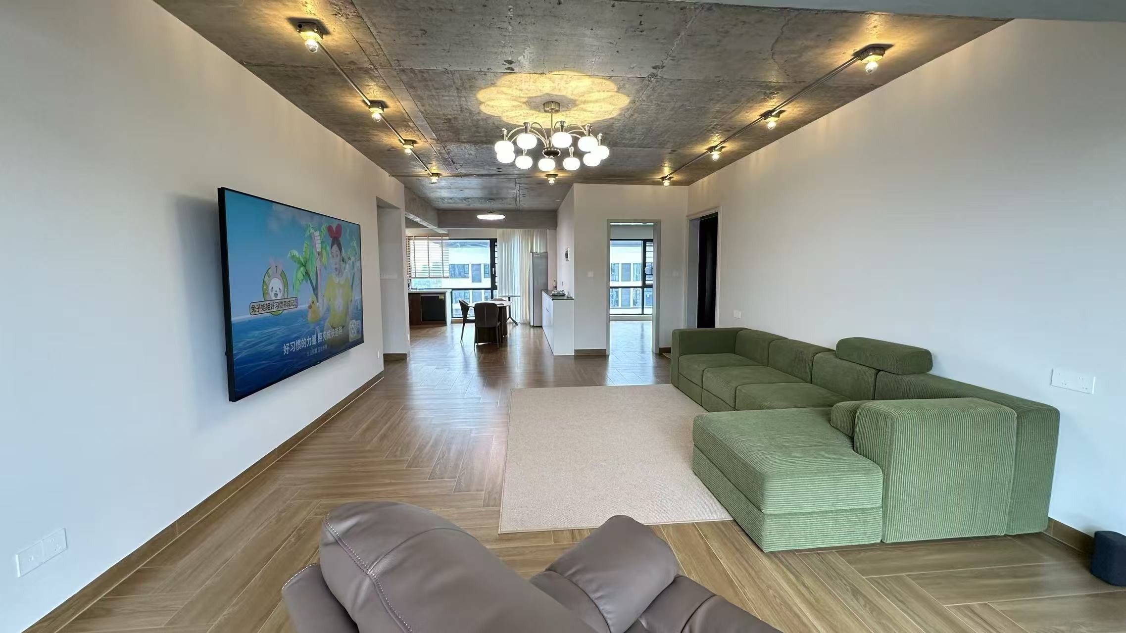 青春里-铂樾府 5室2厅2卫 130.0万 青春里-铂樾府 5室2厅2卫 130.0万客厅