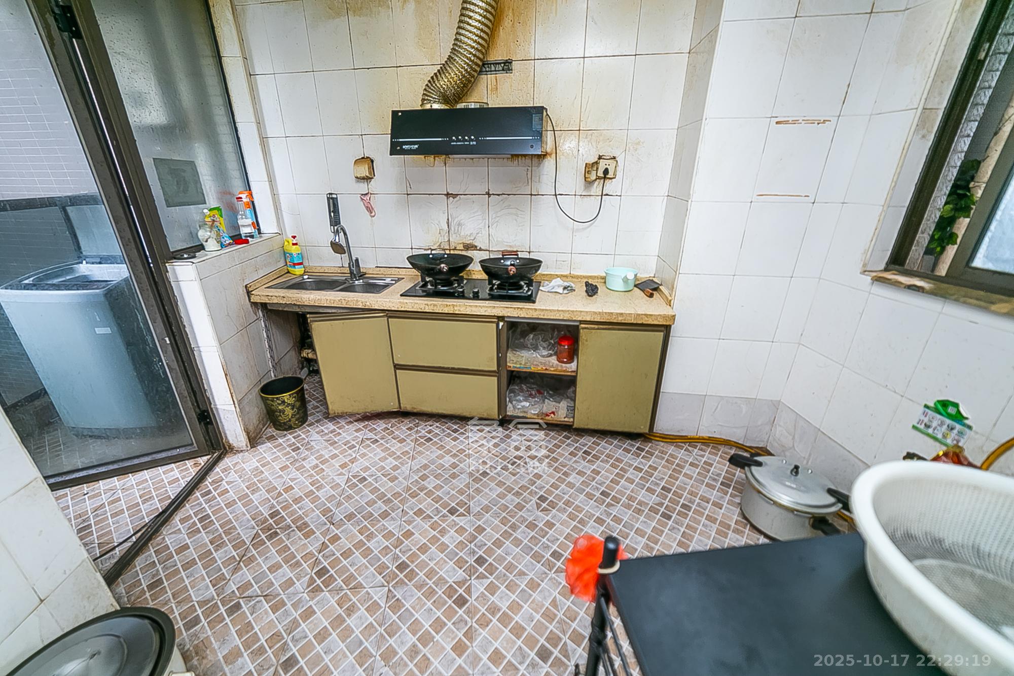 通用时代国际社区  1室2厅2卫    165.0万其他