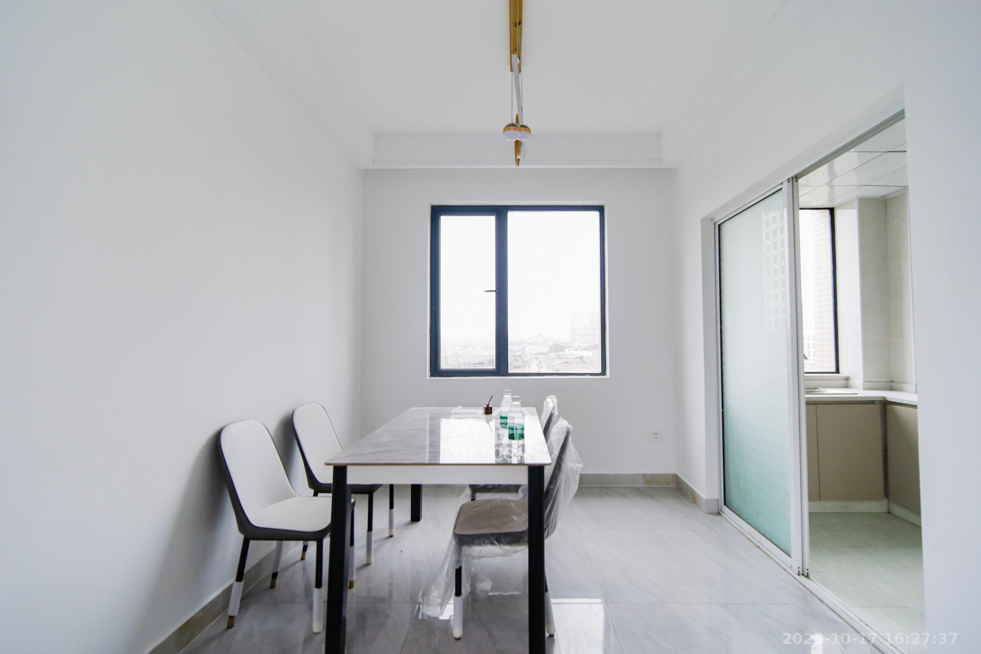 园康星都荟  4室2厅2卫    110.0万客厅