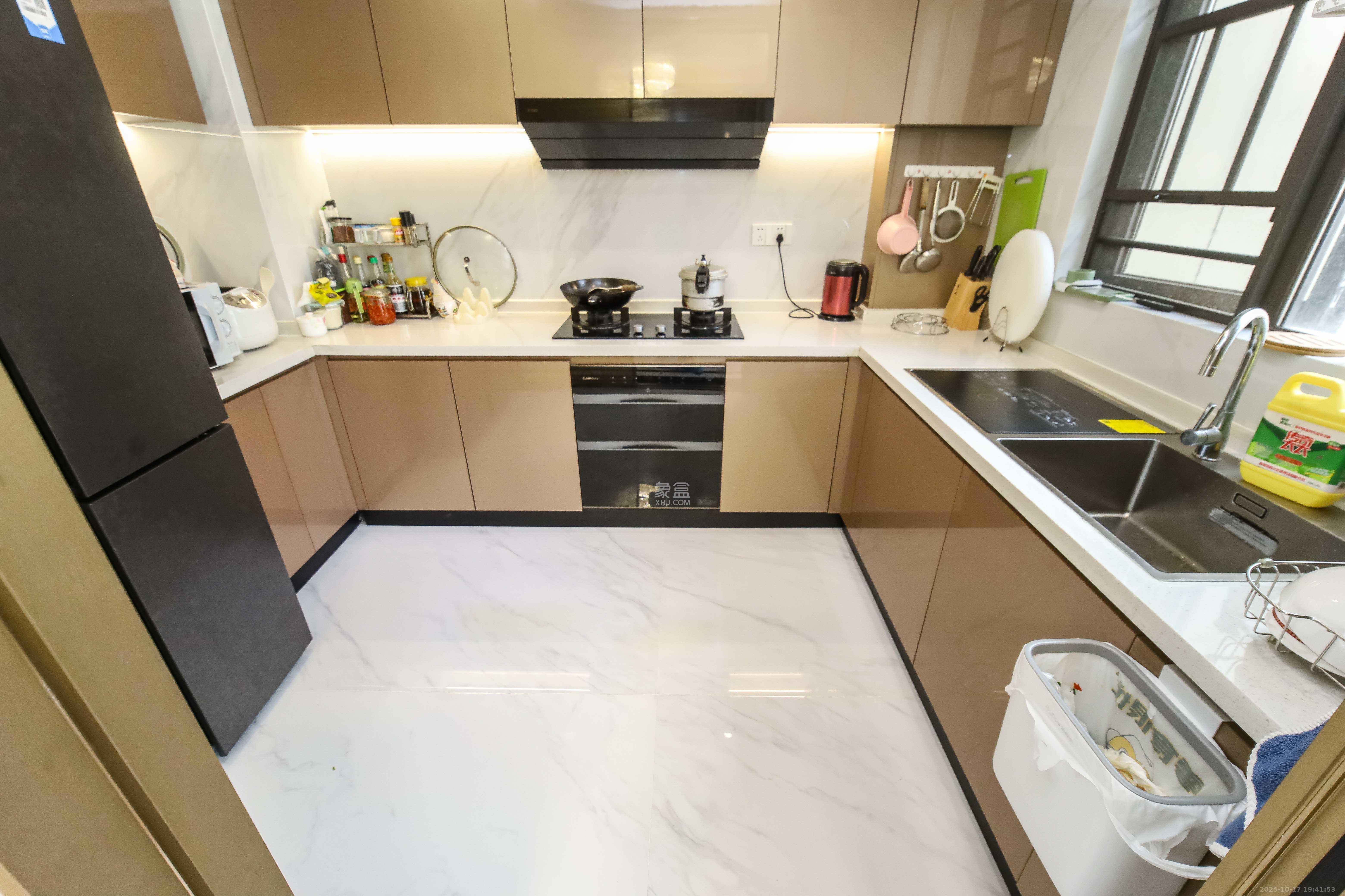 德奥悦东方  4室2厅2卫    268.0万厨房