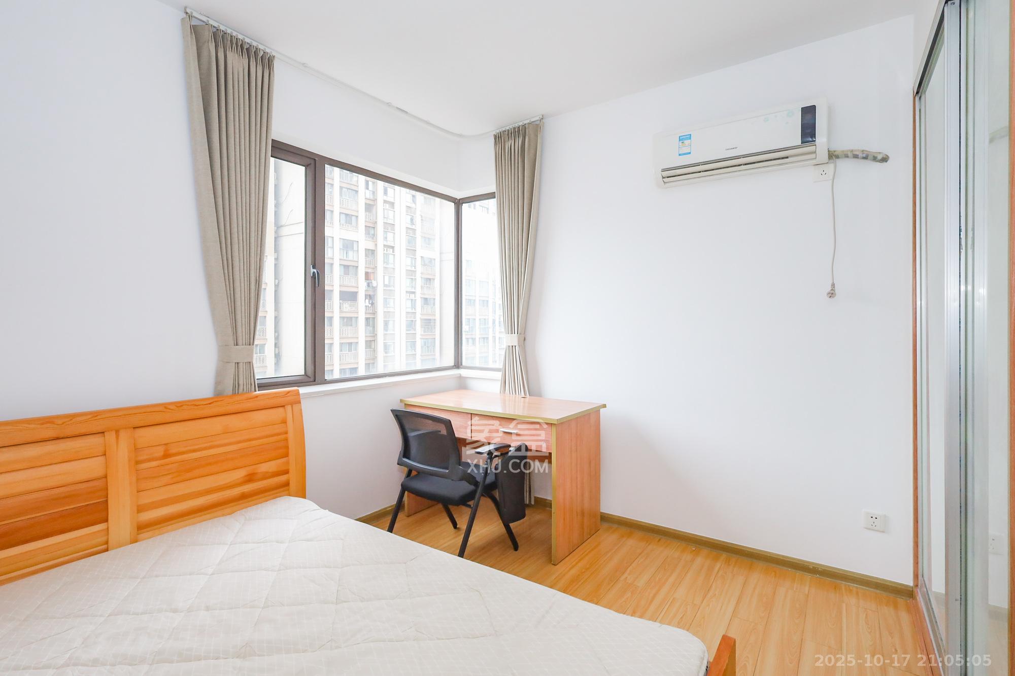 旭辉藏郡（藏郡、旭湘华府)  3室2厅1卫    215.0万卧室