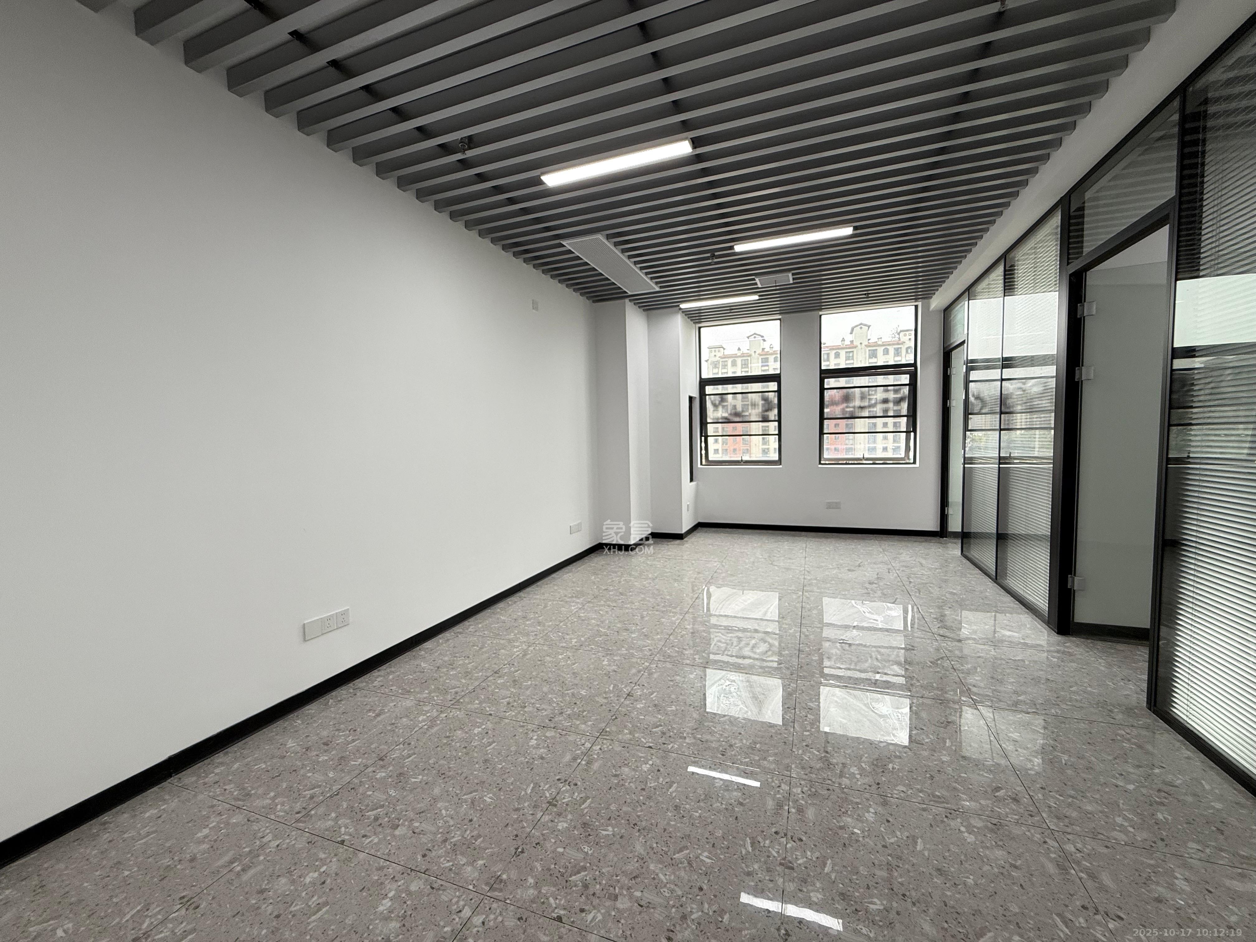 华润置地广场二期 3室2厅1卫 3600.0元/月 华润置地广场二期 3室2厅1卫 3600.0元/月室内图