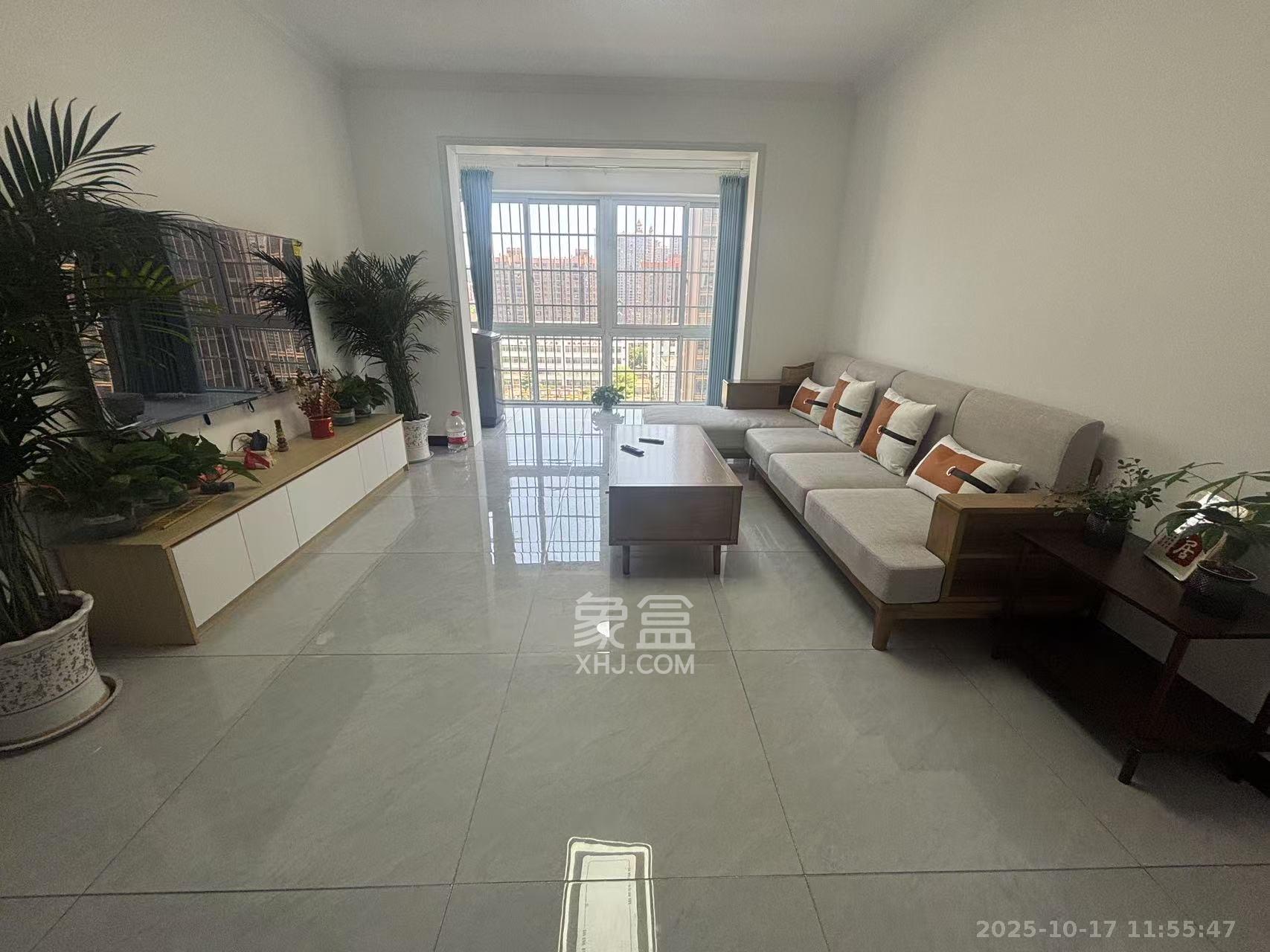 爵士湘  3室2厅2卫    2500.0元/月