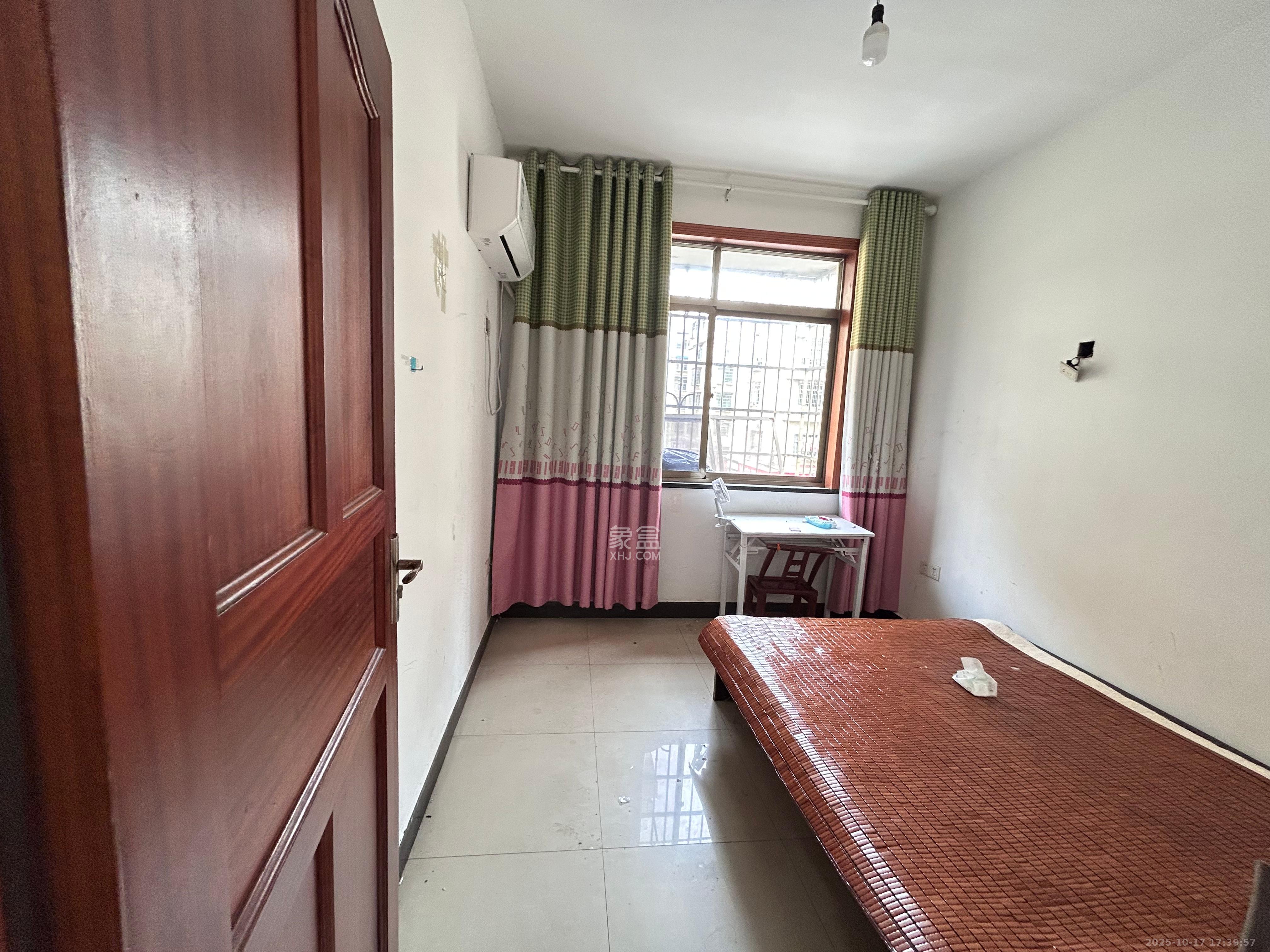 城西安置小区  3室2厅1卫    1400.0元/月室内图