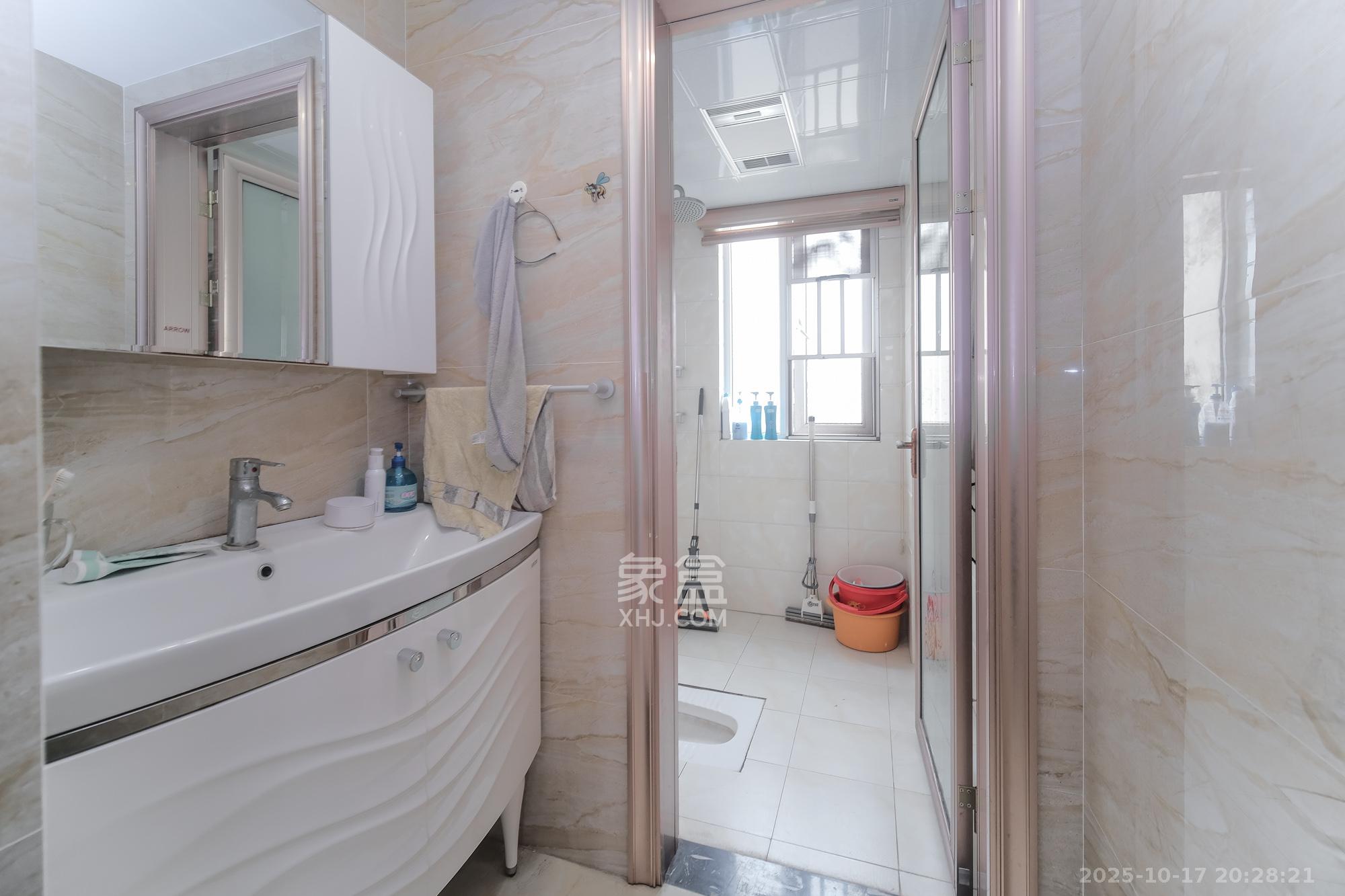 保利香槟国际 3室2厅2卫 99.0万 保利香槟国际 3室2厅2卫 99.0万卫生间