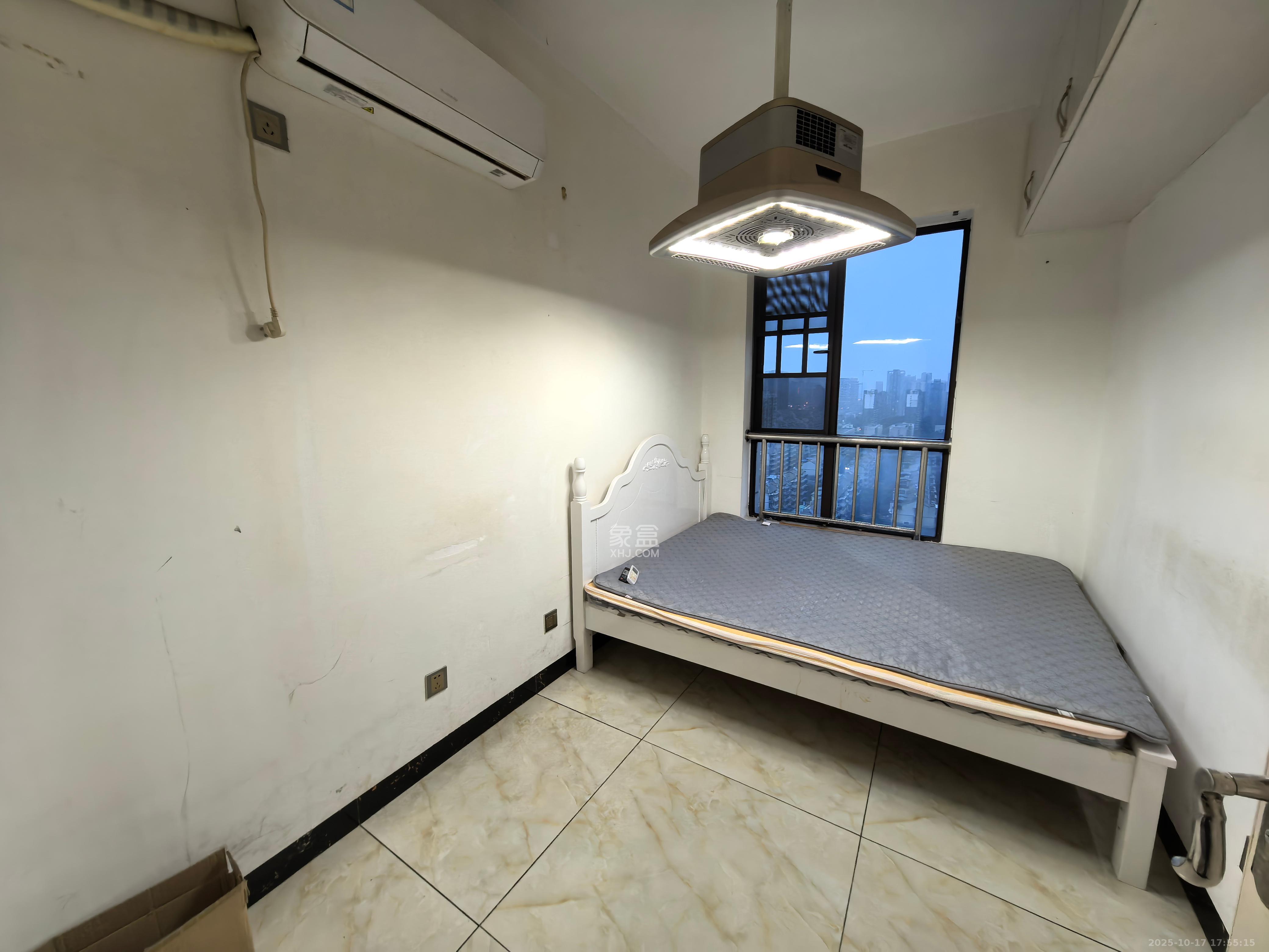 天下一家  3室2厅2卫    2800.0元/月室内图