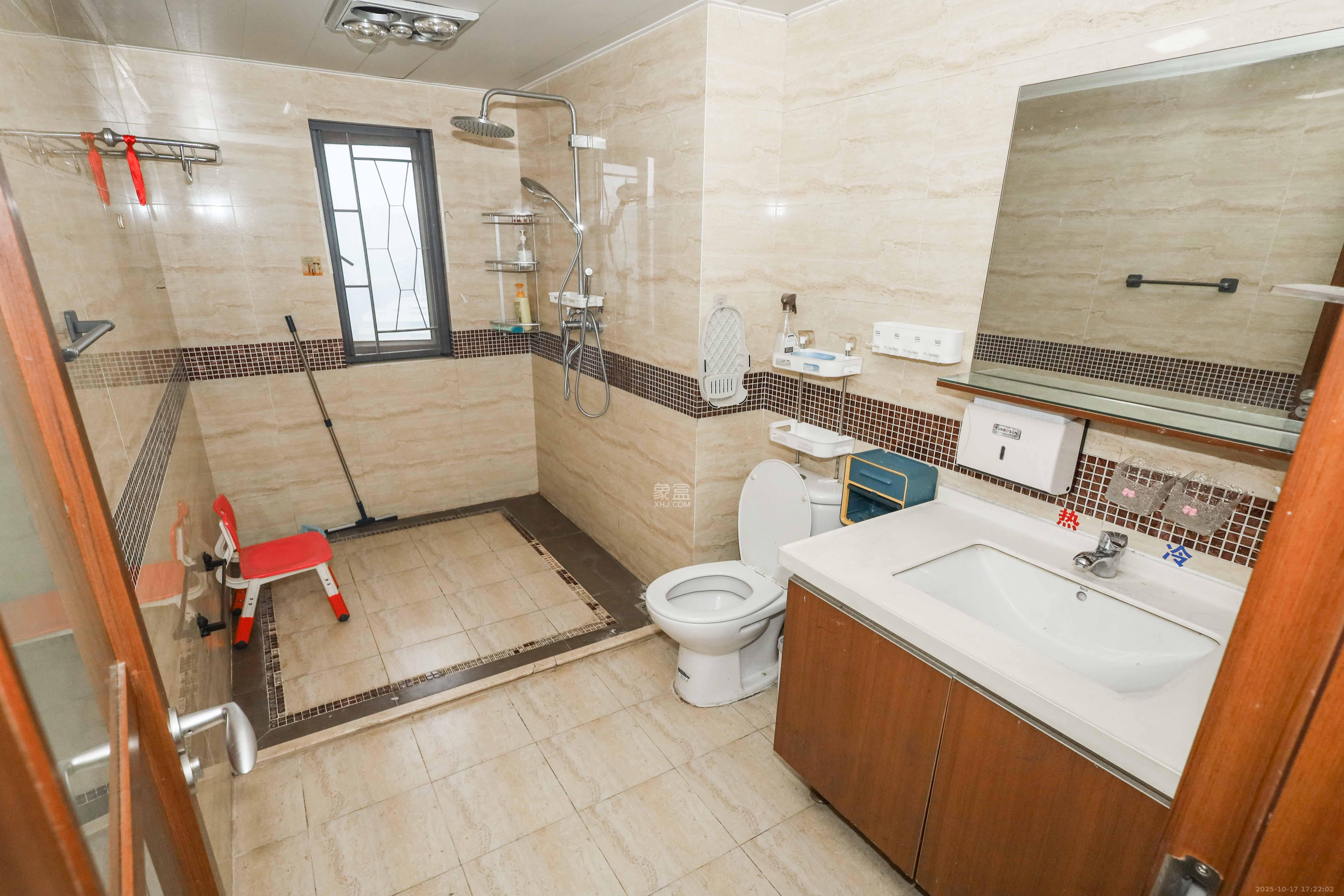 万科城市花园  3室2厅2卫    92.8万 万科城市花园  3室2厅2卫    92.8万卫生间