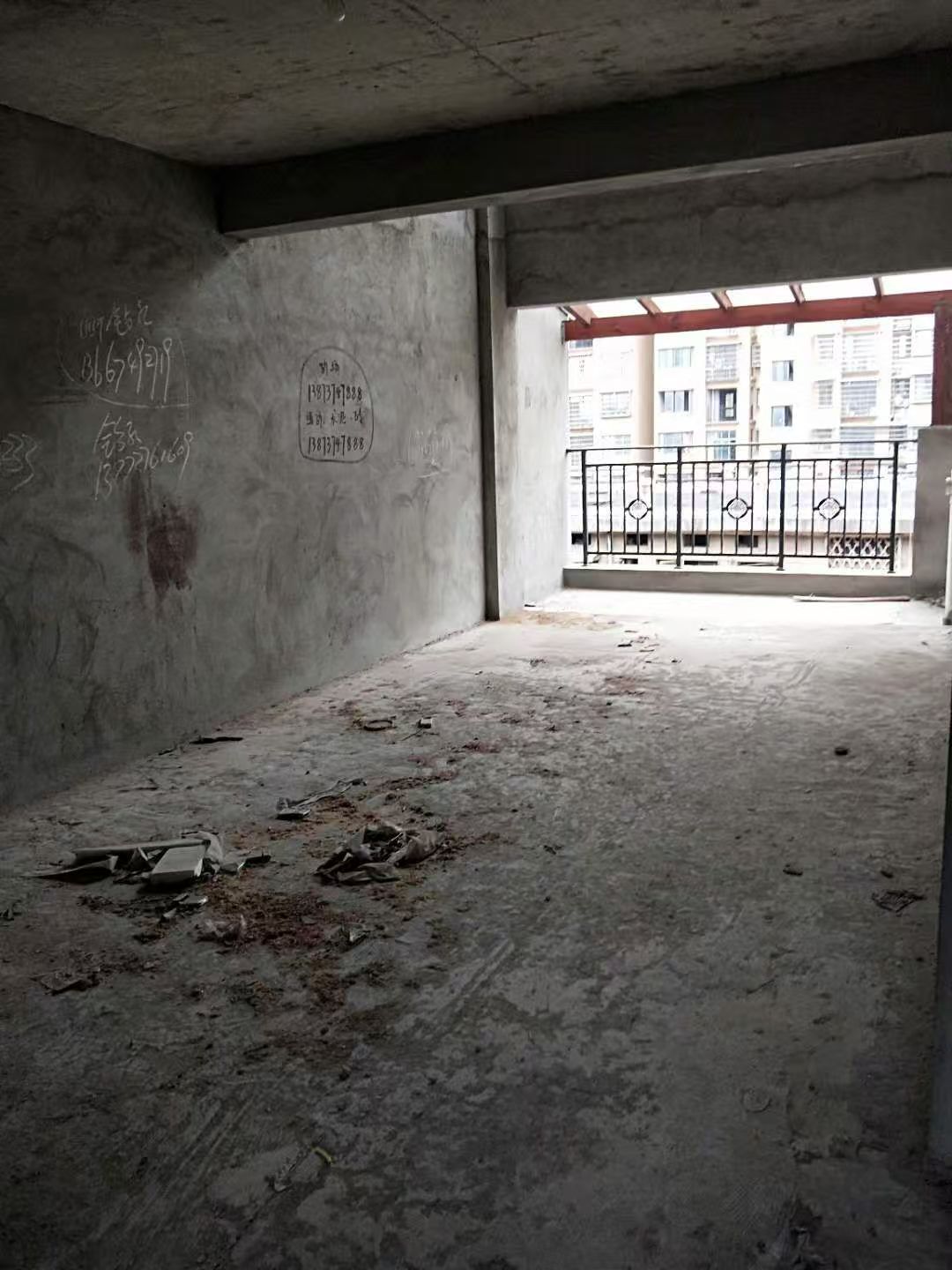 滨江花园 2室1厅1卫 38.3万 滨江花园 2室1厅1卫 38.3万客厅