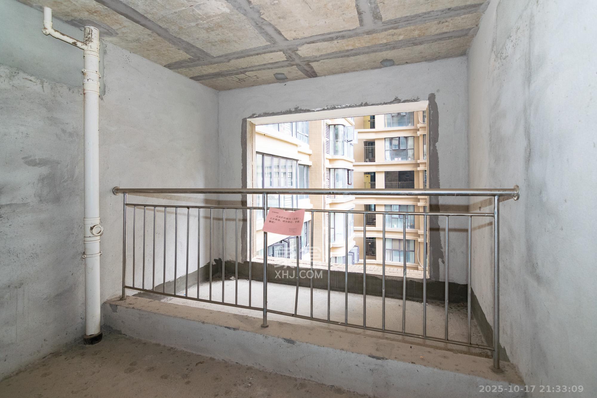 润和长郡(润和紫郡二三期) 3室2厅1卫 70.0万 润和长郡(润和紫郡二三期) 3室2厅1卫 70.0万卧室