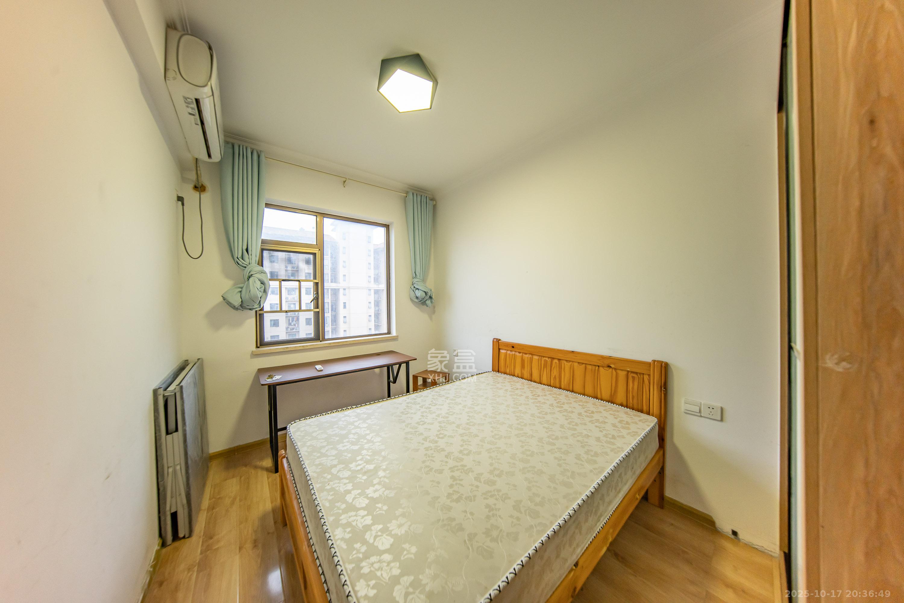 江山帝景哈佛  3室2厅1卫    90.0万卧室