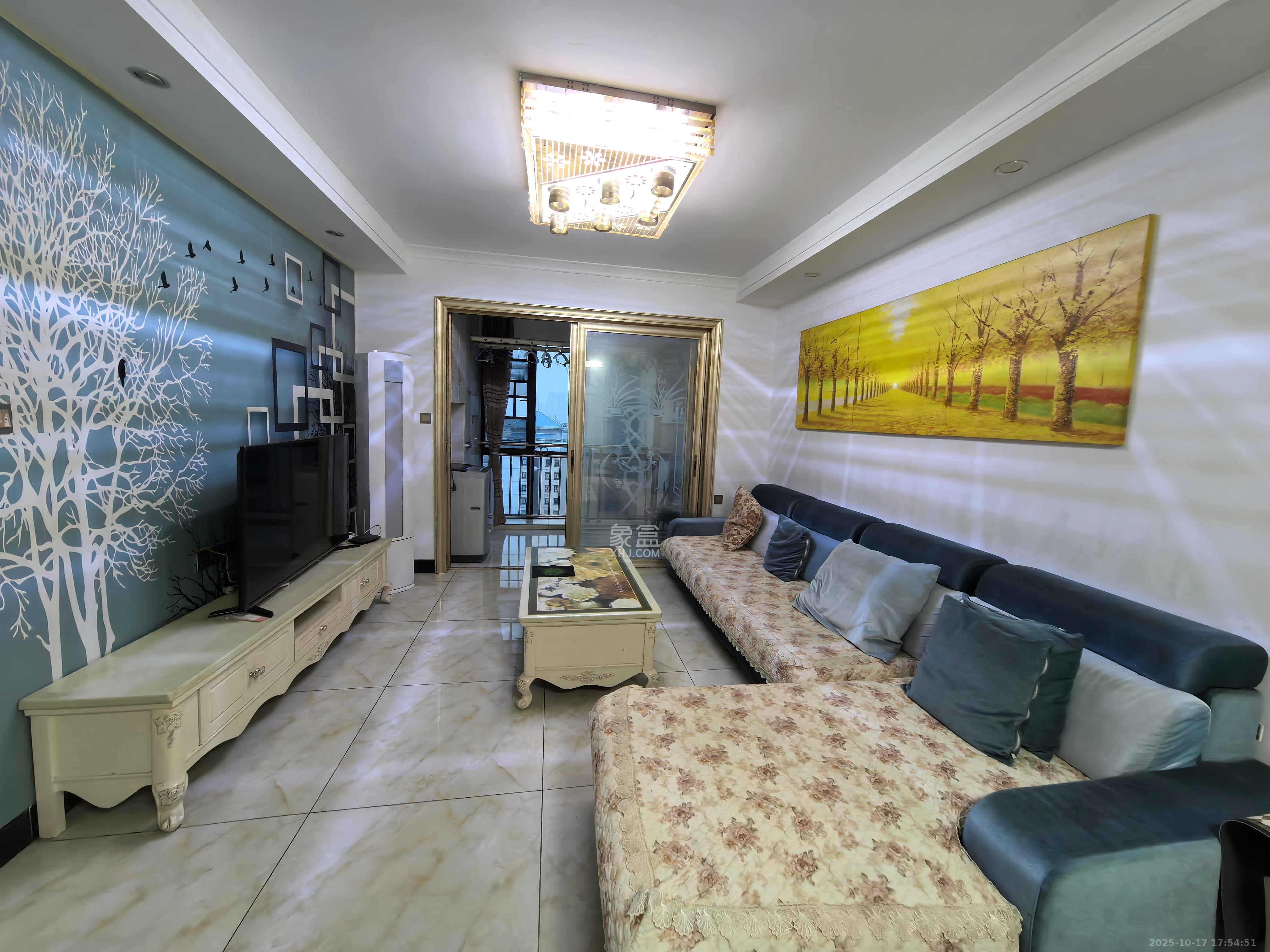 天下一家  3室2厅2卫    2800.0元/月