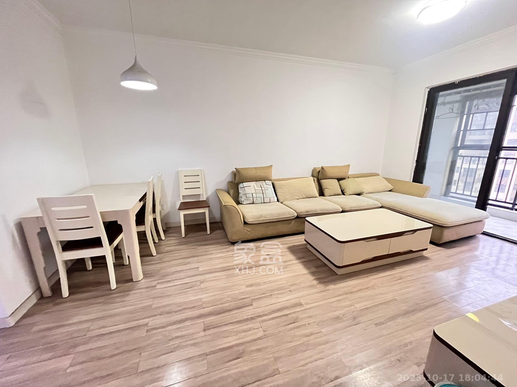 卓越蔚蓝城邦  3室2厅1卫    2000.0元/月室内图