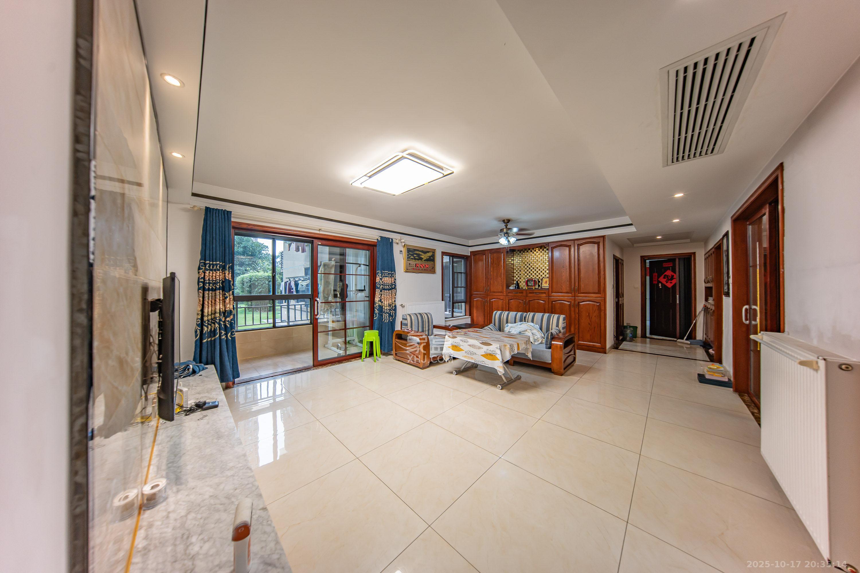 华润橡树湾 4室2厅2卫 115.0万 华润橡树湾 4室2厅2卫 115.0万客厅