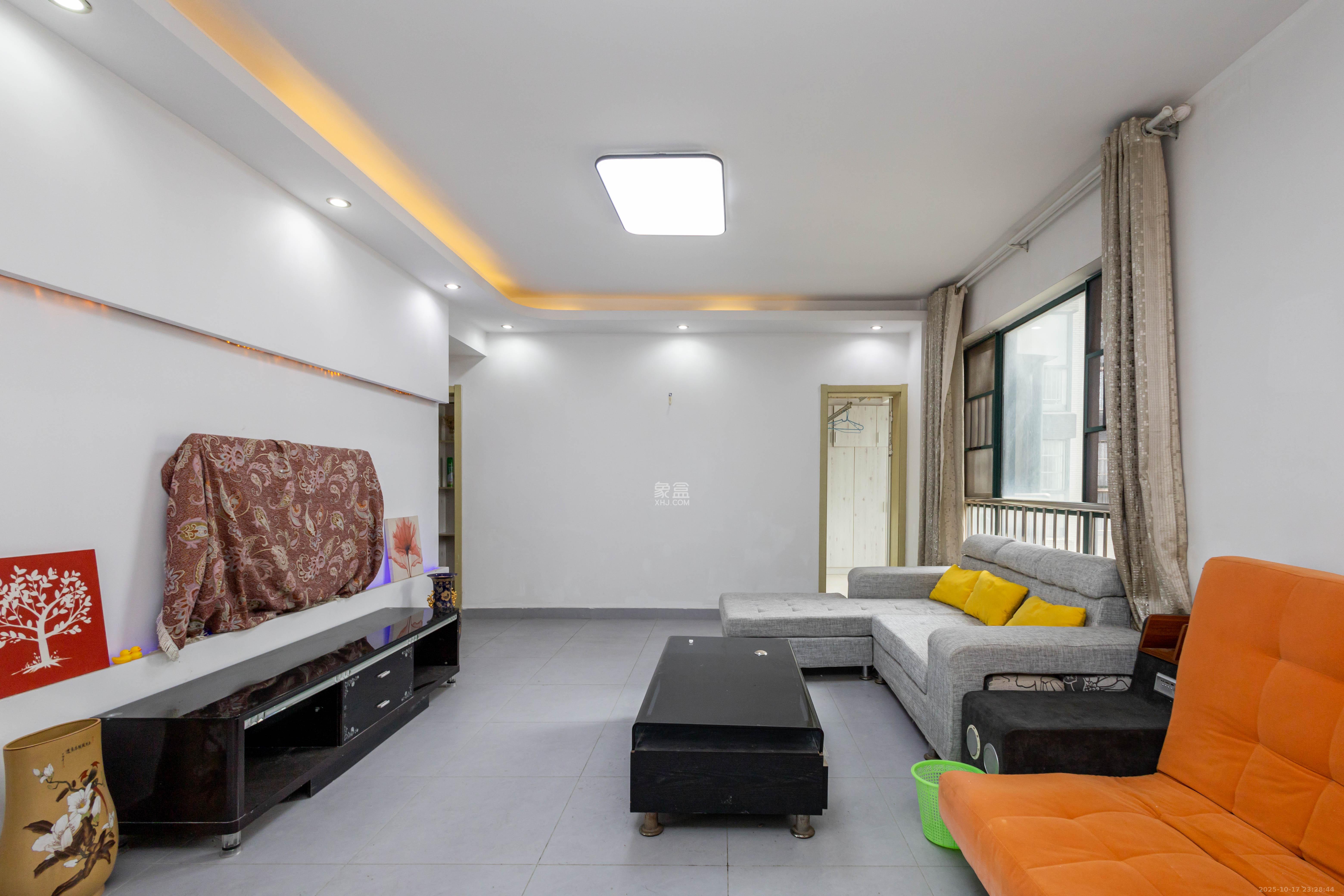 华天LOHO小镇 2室2厅1卫 39.0万 华天LOHO小镇 2室2厅1卫 39.0万客厅