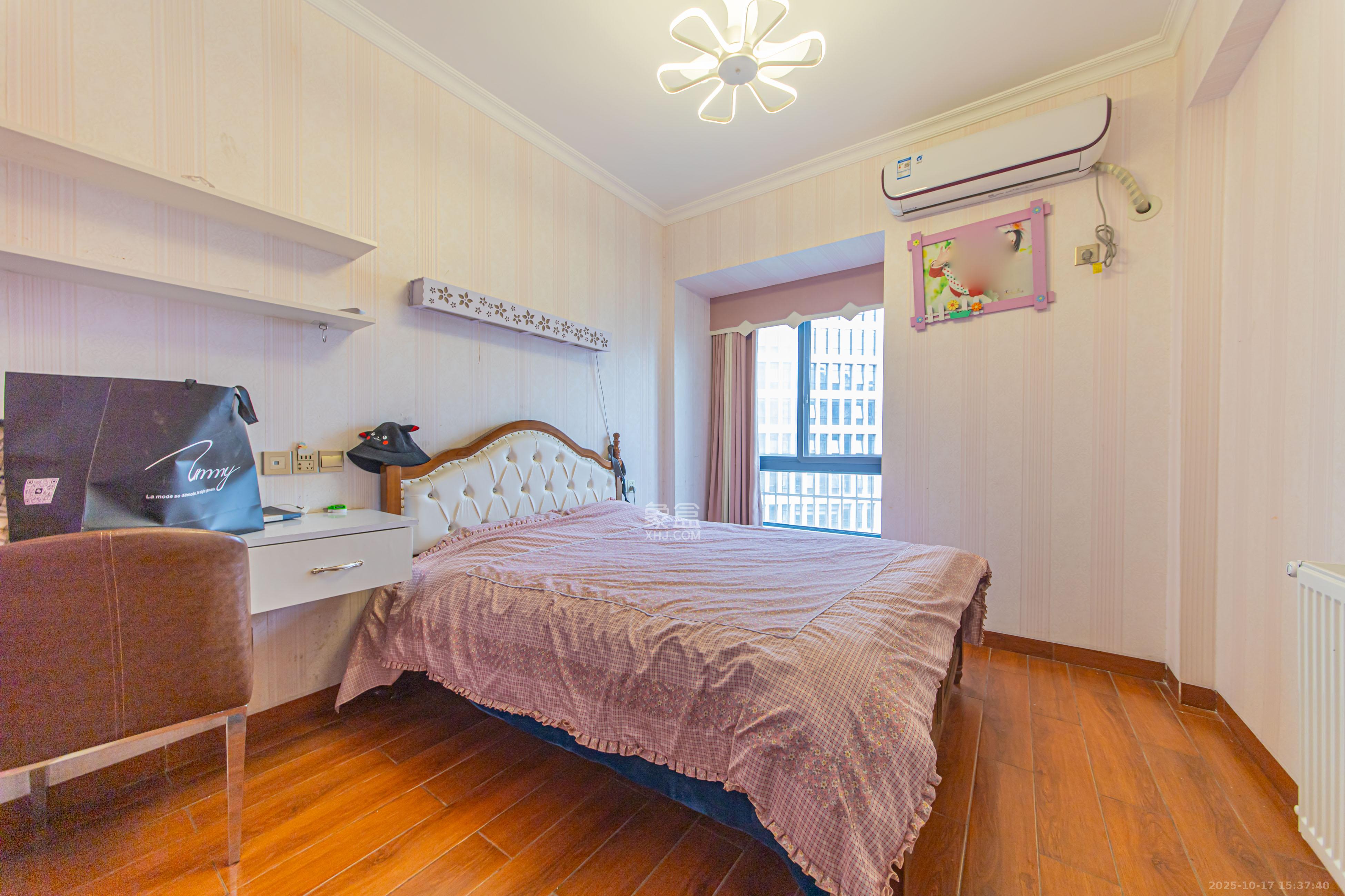 黑金时代广场  5室2厅2卫    3500.0元/月室内图