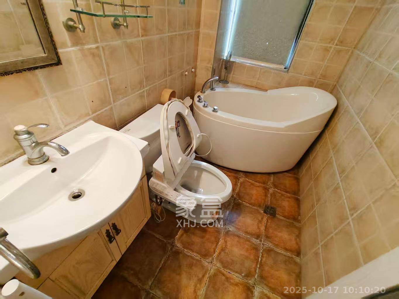 长大彩虹都  3室2厅1卫    2800.0元/月 长大彩虹都  3室2厅1卫    2800.0元/月室内图