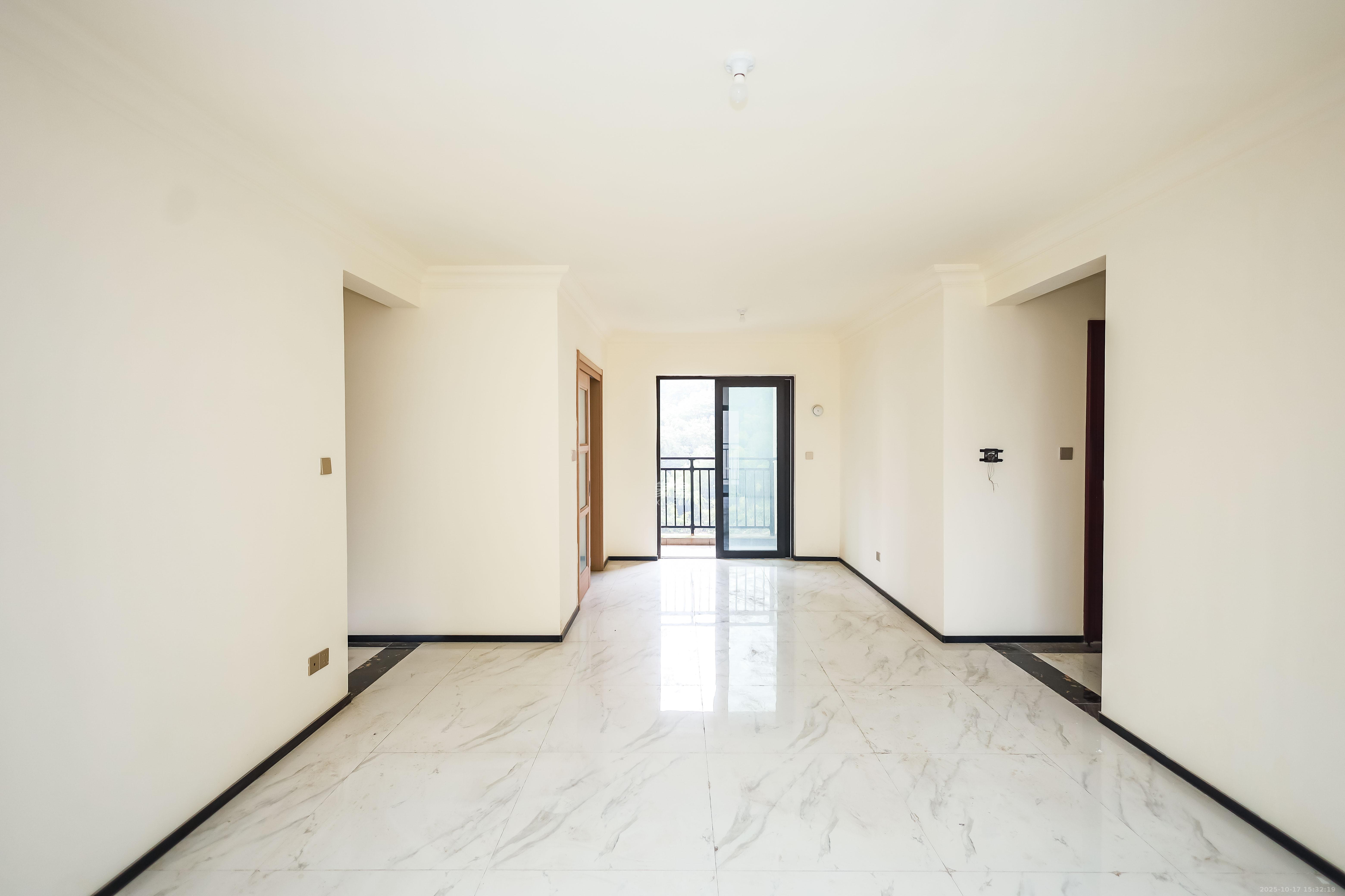 碧桂园荟隽棠  4室2厅2卫    118.0万 碧桂园荟隽棠  4室2厅2卫    118.0万客厅