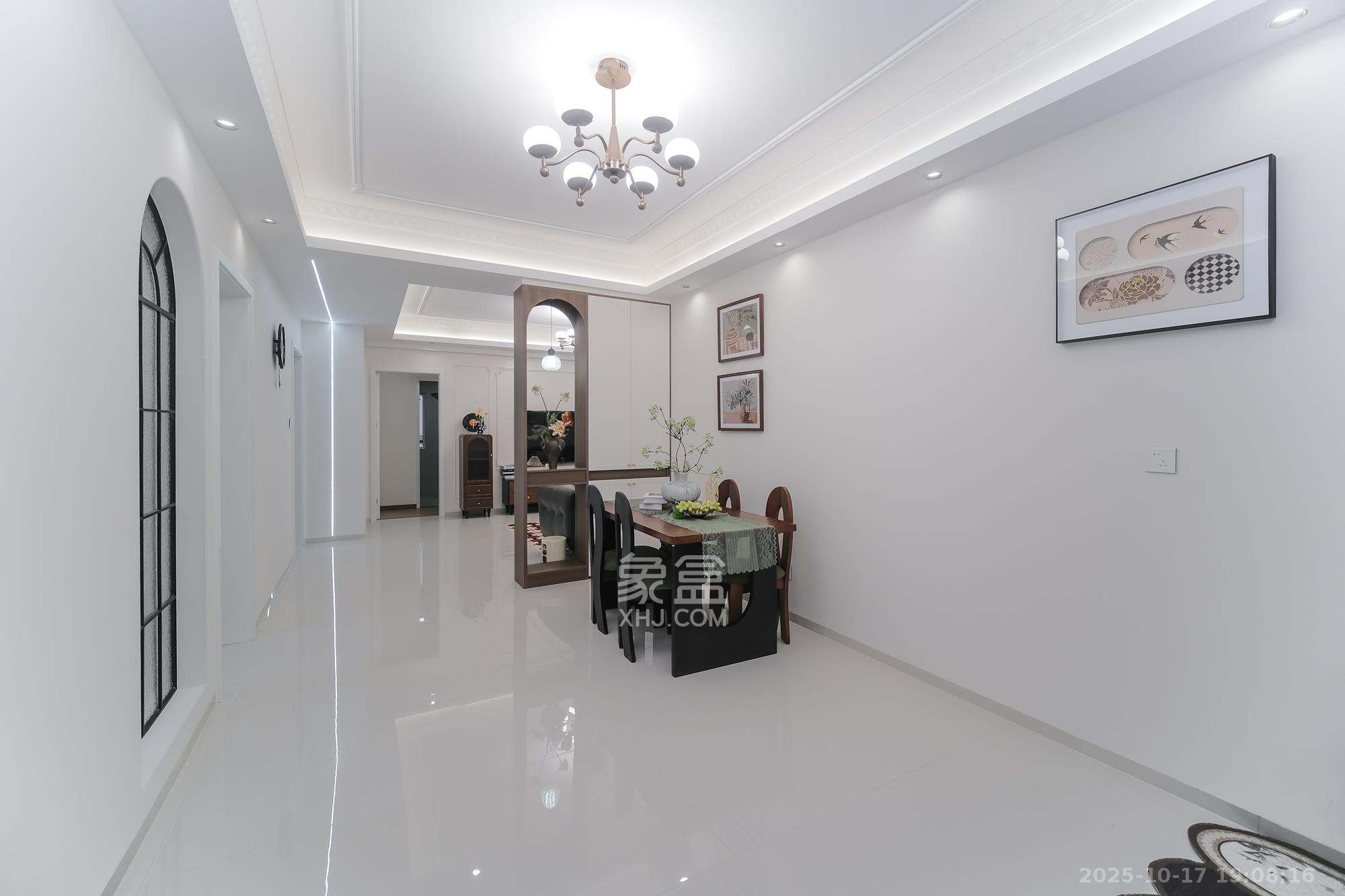 山水湾  4室2厅2卫    72.0万客厅