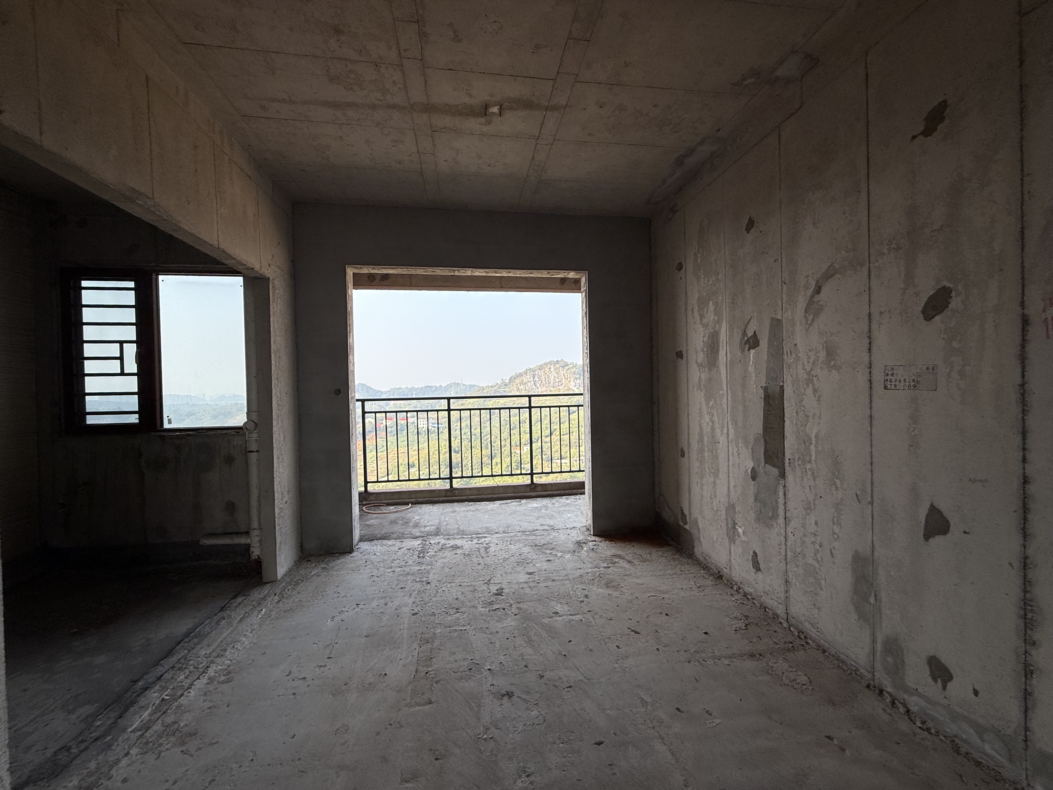 湘村名园 4室2厅2卫 75.0万 湘村名园 4室2厅2卫 75.0万客厅