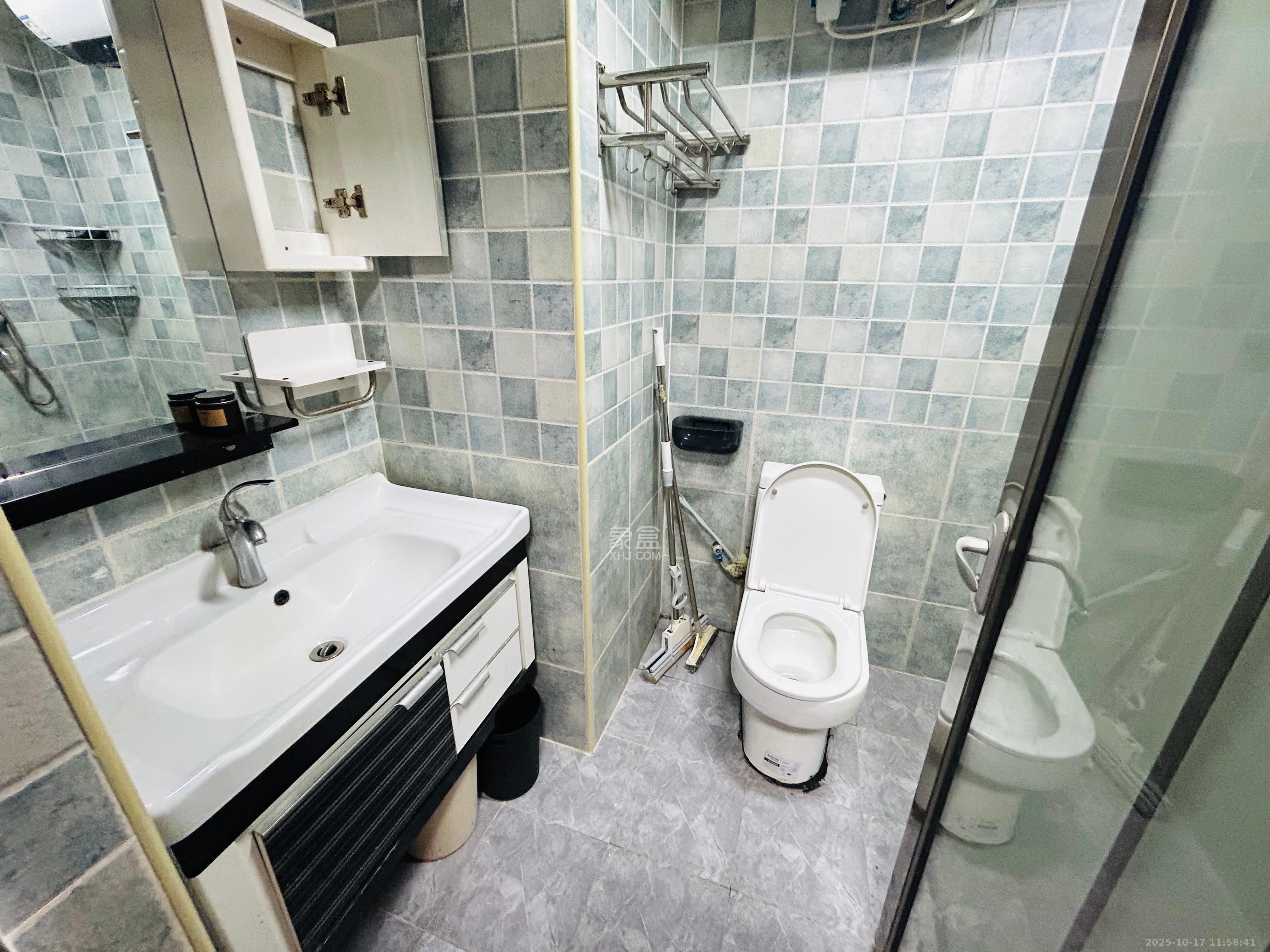 梅溪国际公寓(步步高新天地)  1室1厅1卫    1600.0元/月 梅溪国际公寓(步步高新天地)  1室1厅1卫    1600.0元/月室内图