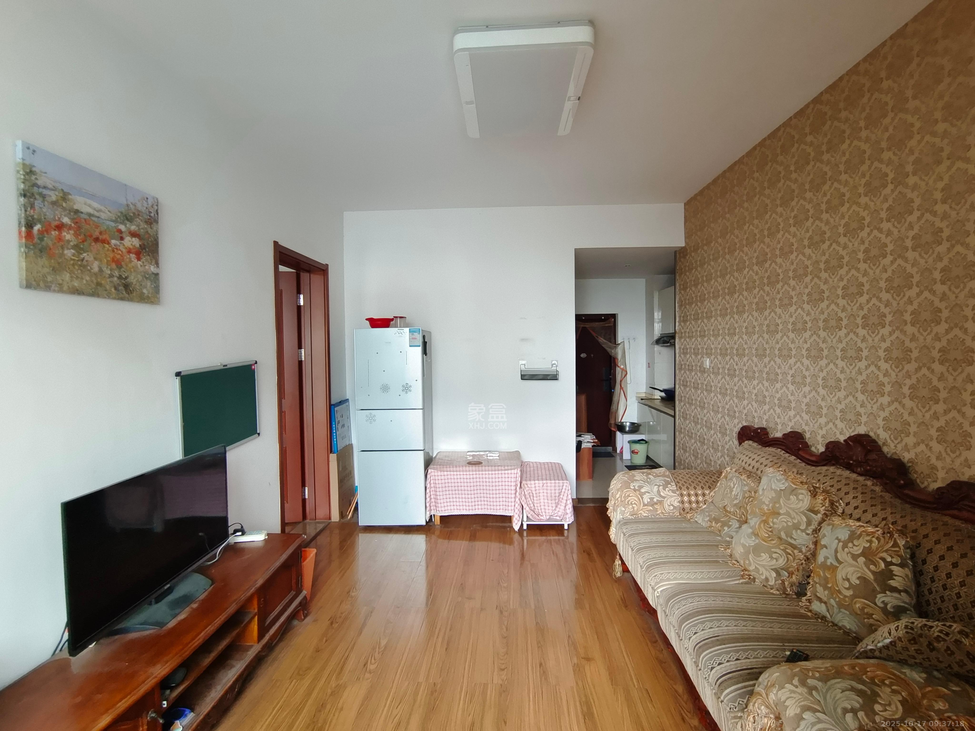 阳光100三期  1室1厅1卫    1800.0元/月室内图1