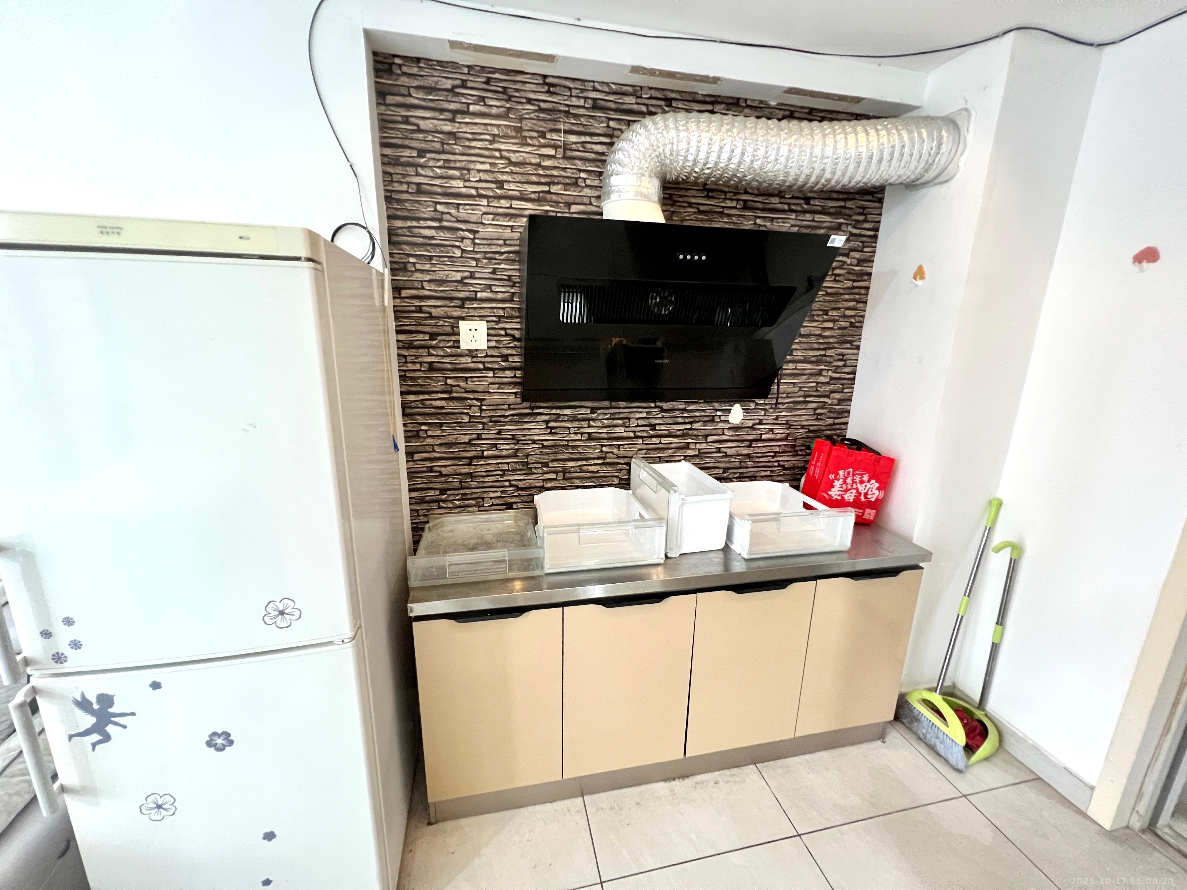 三万英尺  1室1厅1卫    1580.0元/月 三万英尺  1室1厅1卫    1580.0元/月室内图