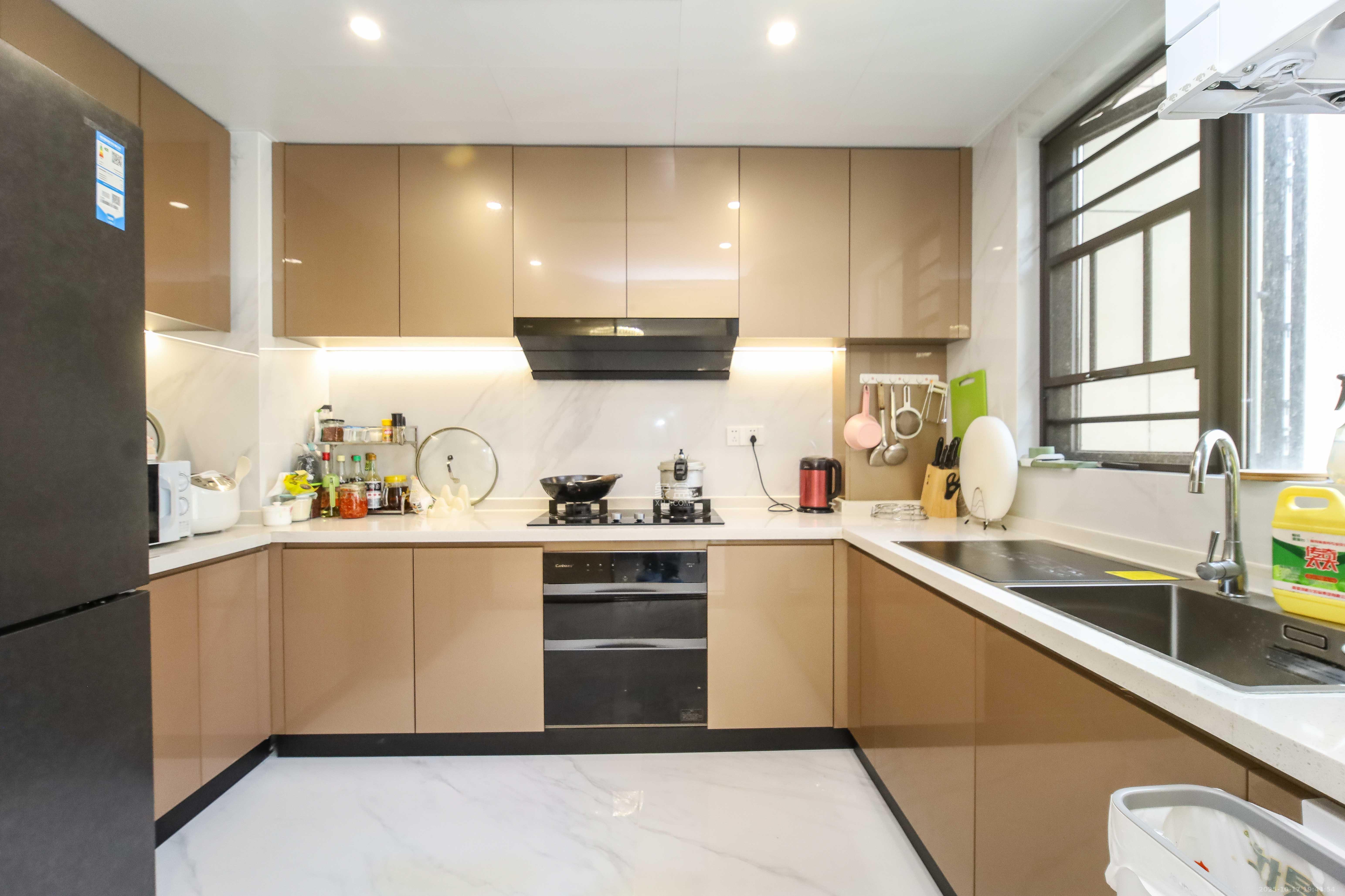 德奥悦东方  4室2厅2卫    268.0万厨房