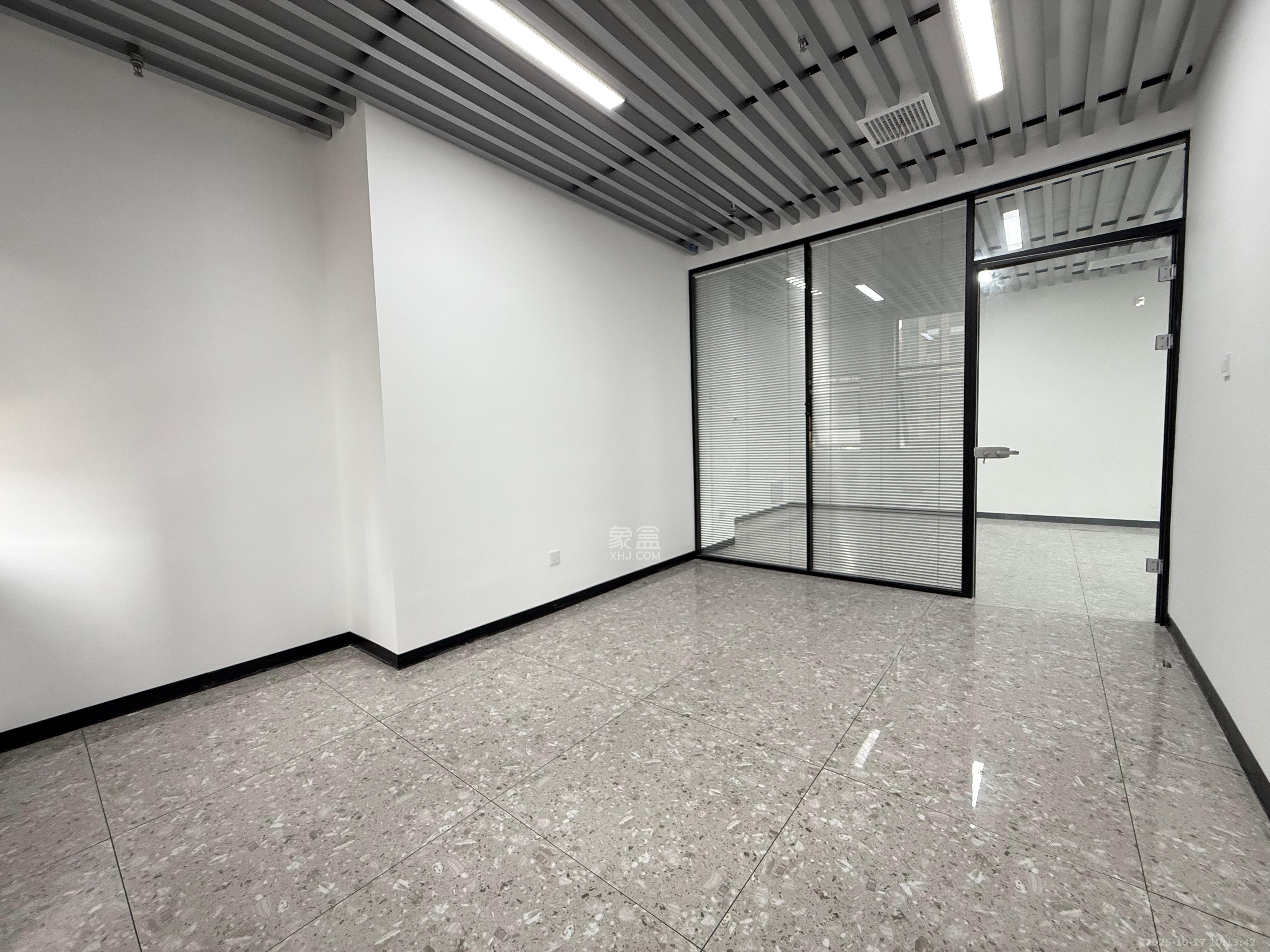 华润置地广场二期 3室1厅1卫 4500.0元/月 华润置地广场二期 3室1厅1卫 4500.0元/月室内图