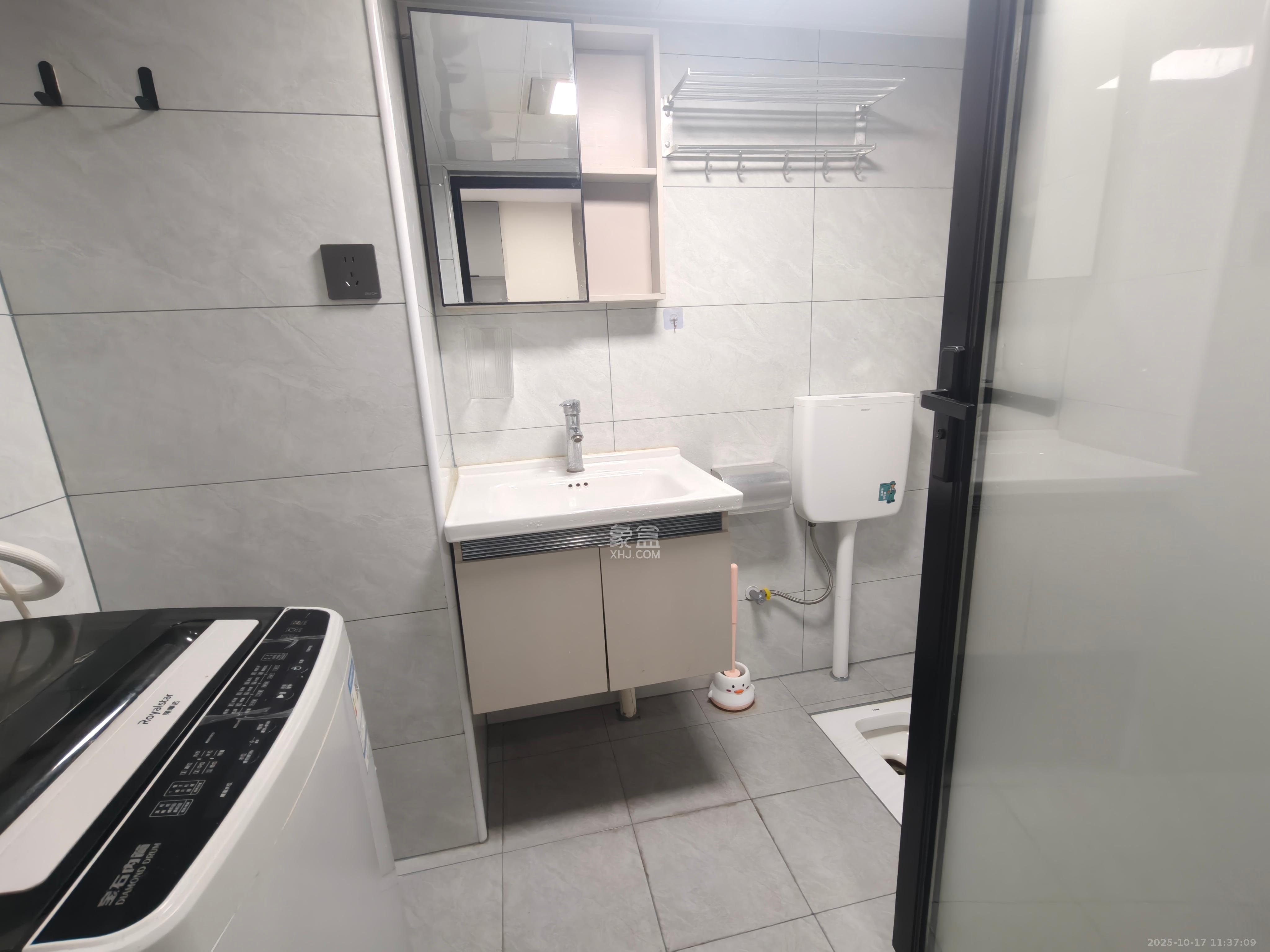 新城悦隽公园  2室2厅1卫    1600.0元/月室内图