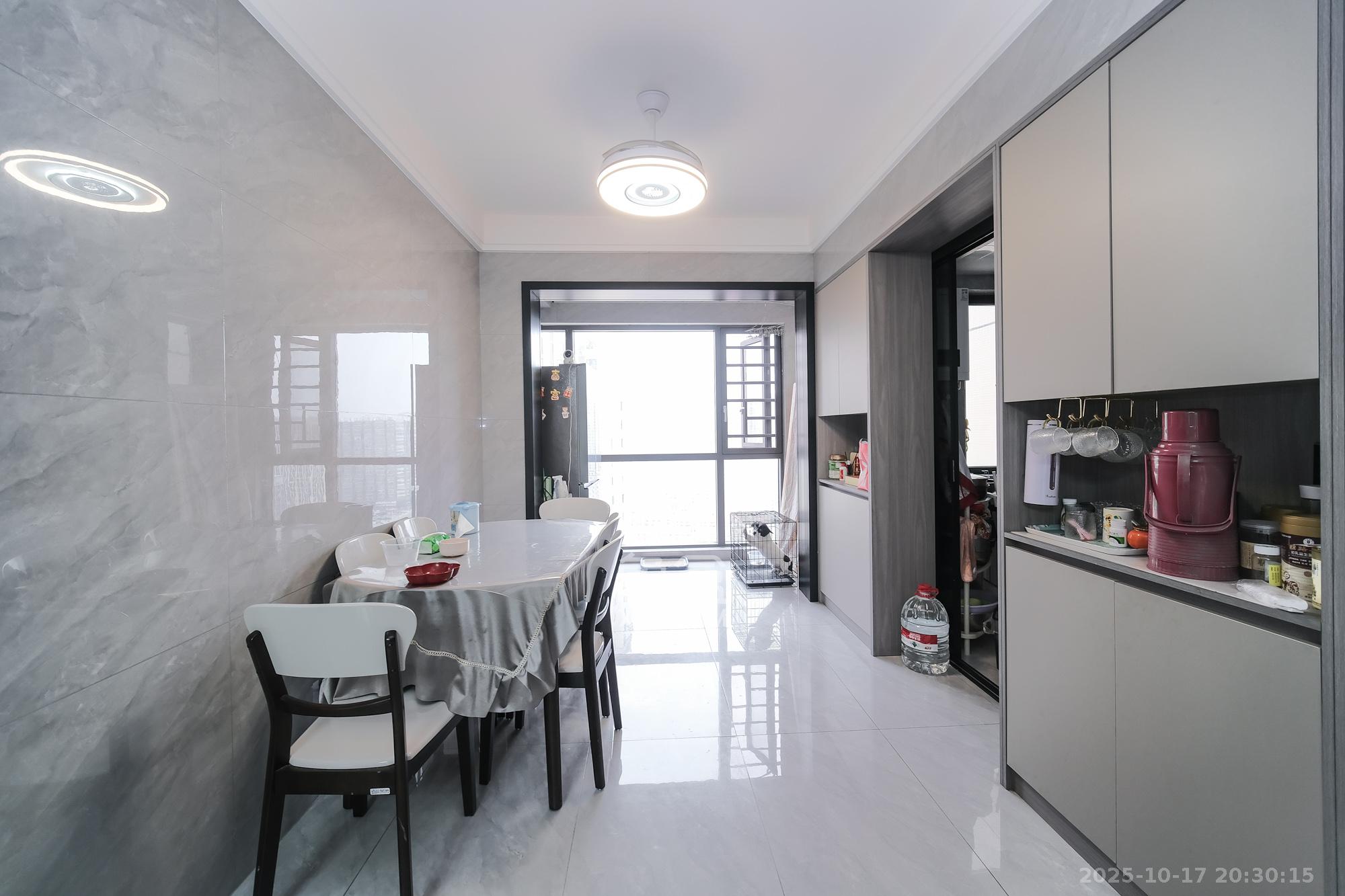 星雅美辰  1室0厅0卫    104.8万客厅