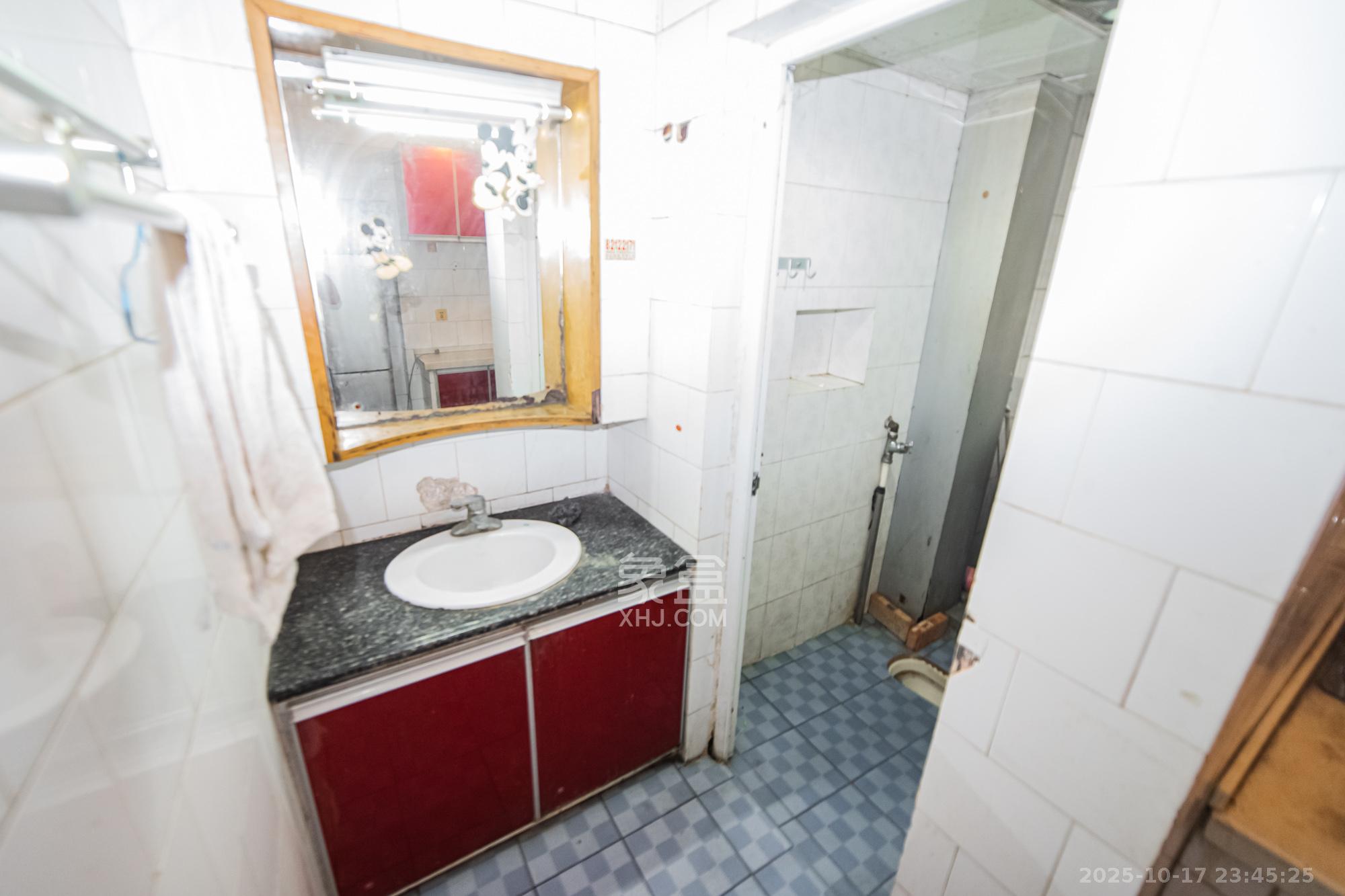 交通设计院（伍家岭）  2室1厅1卫    40.0万卫生间